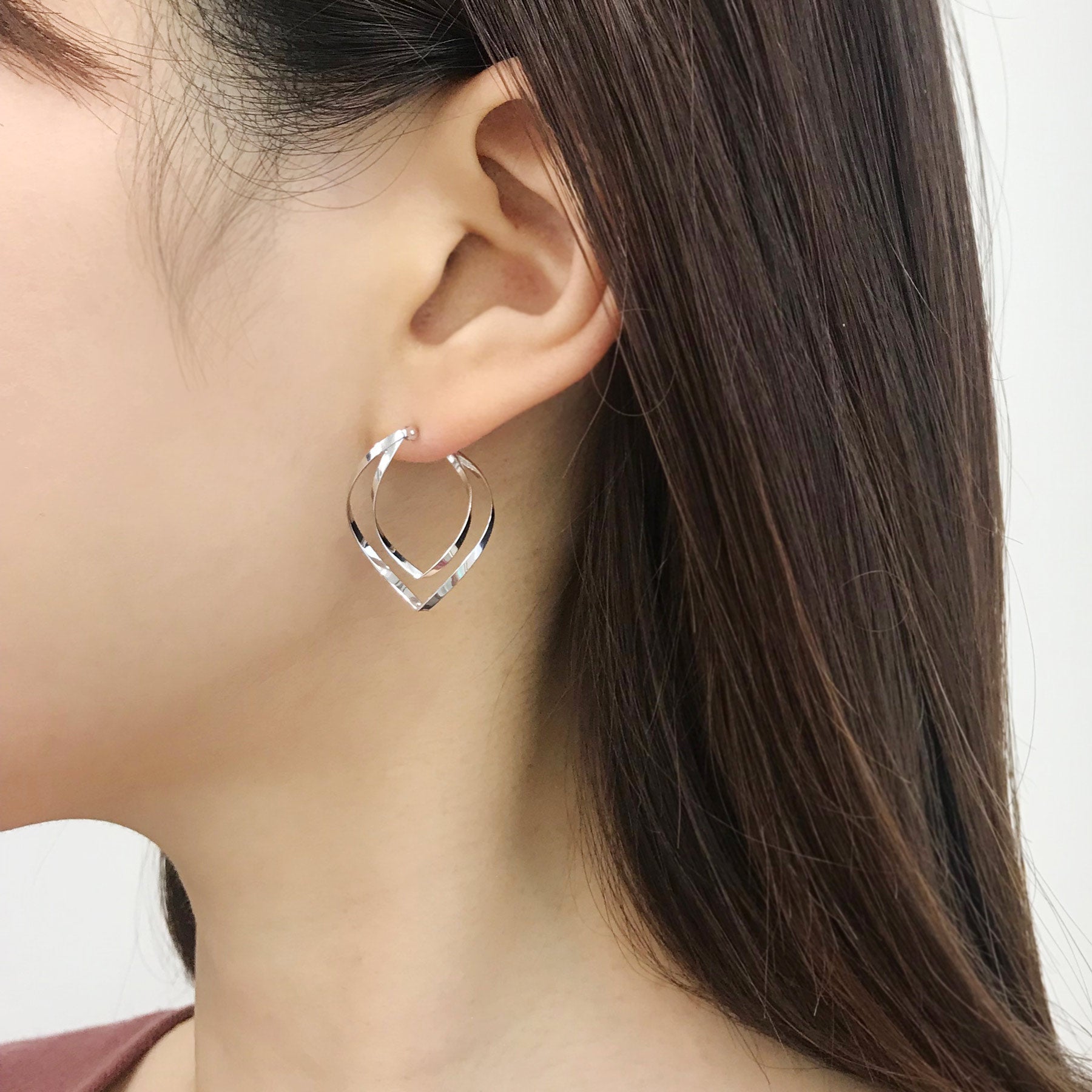 14K/10K Double Twist Hoop Earrings (White Gold) - Model Image