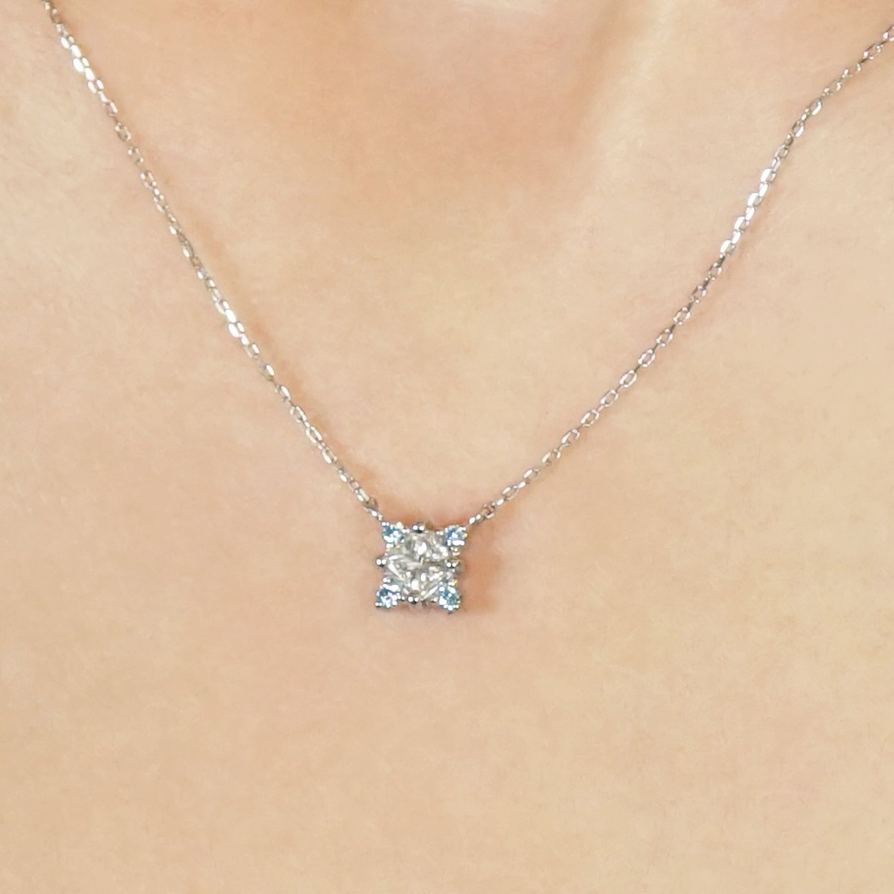 [Limited Quantity] Platinum Princess Cut Diamond Necklace - Model Image