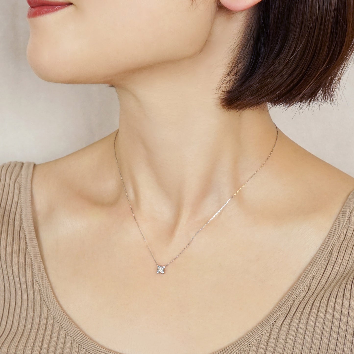 [Limited Quantity] Platinum Princess Cut Diamond Necklace - Model Image