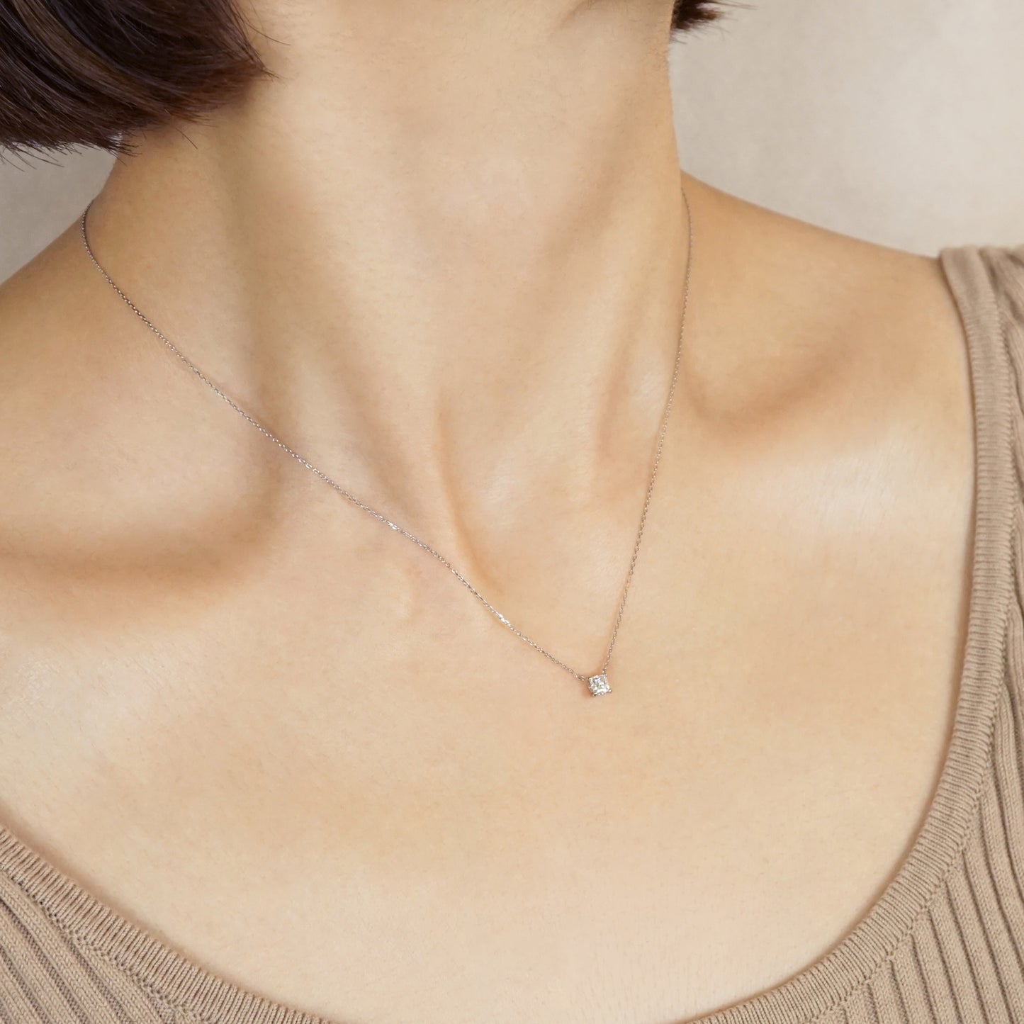 [Limited Quantity] Platinum Princess Cut Diamond Solitaire Necklace - Model Image