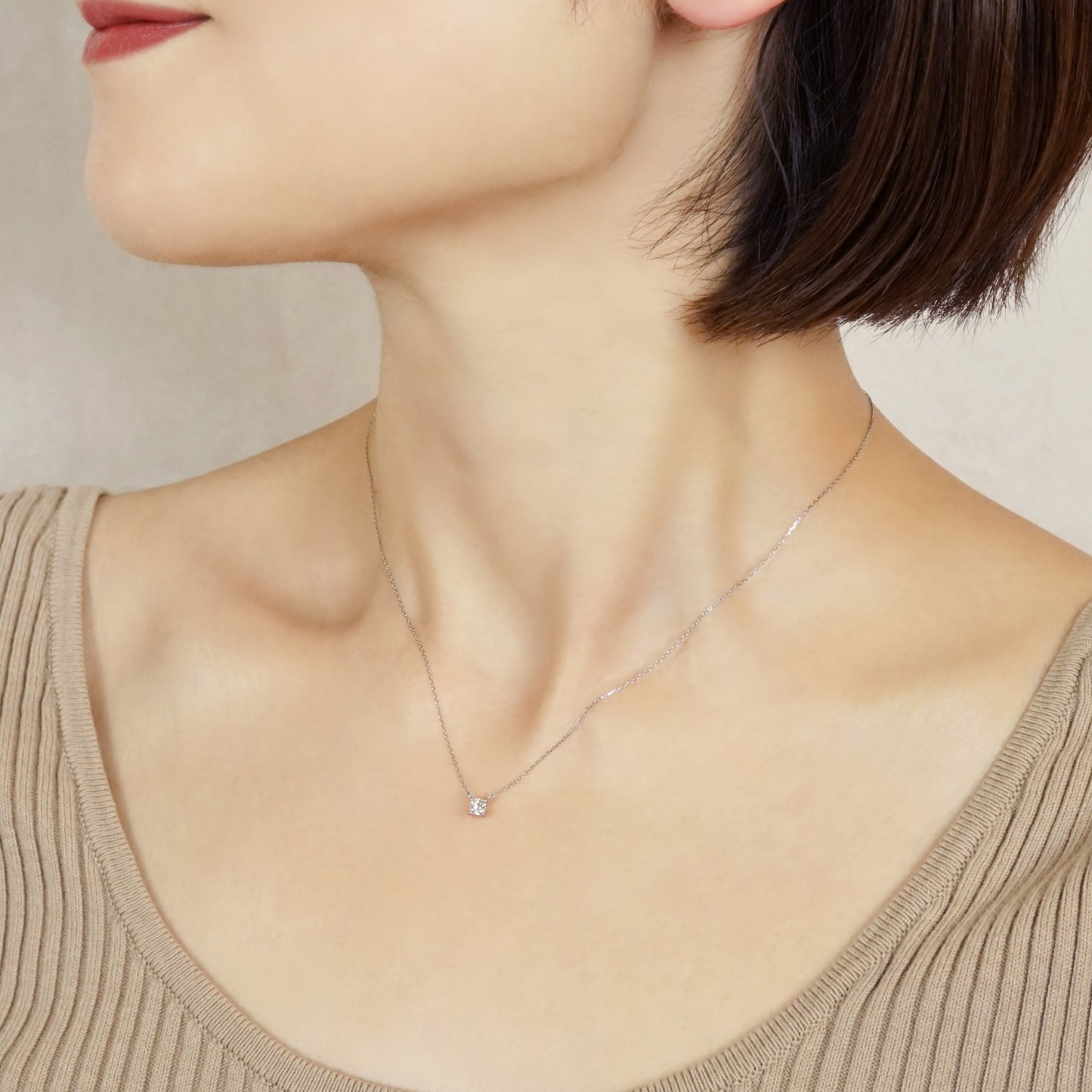 [Limited Quantity] Platinum Princess Cut Diamond Solitaire Necklace - Model Image