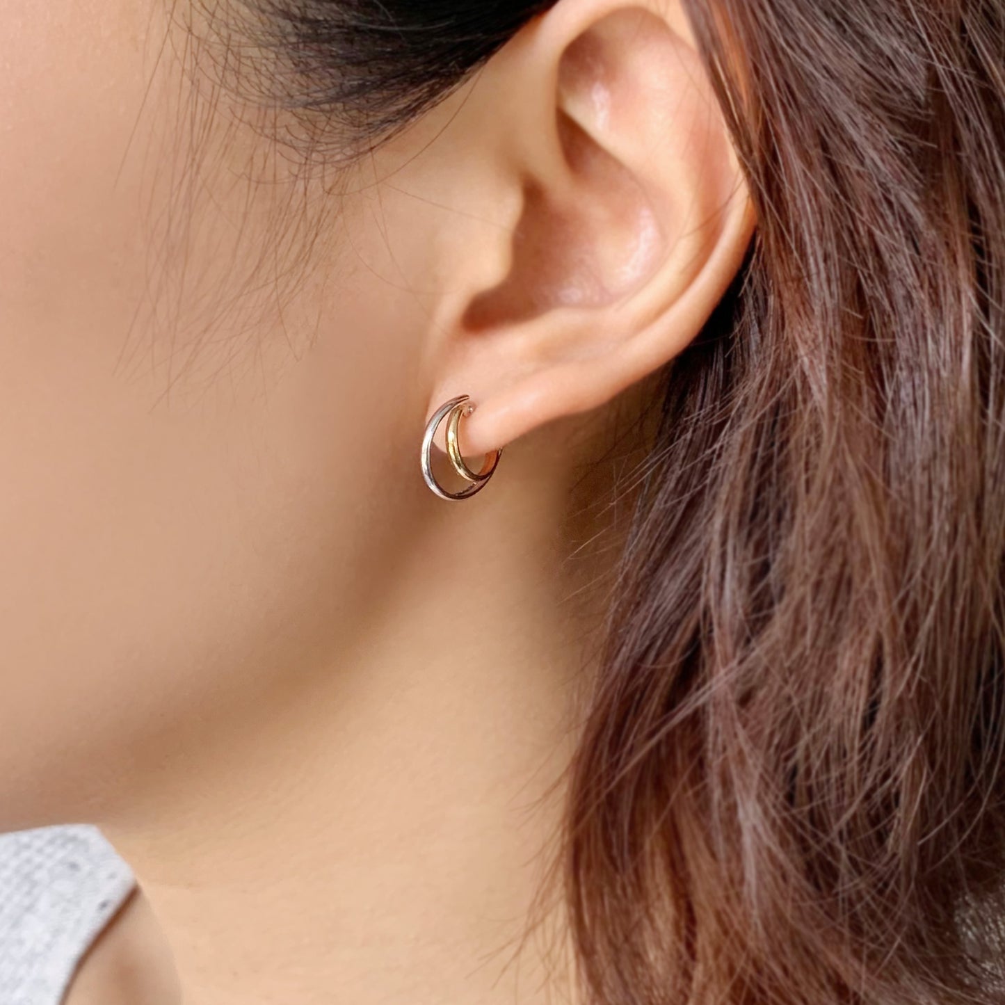 14K/10K Bicolor Double Hoop Earrings (White Gold / Yellow Gold) - Model Image