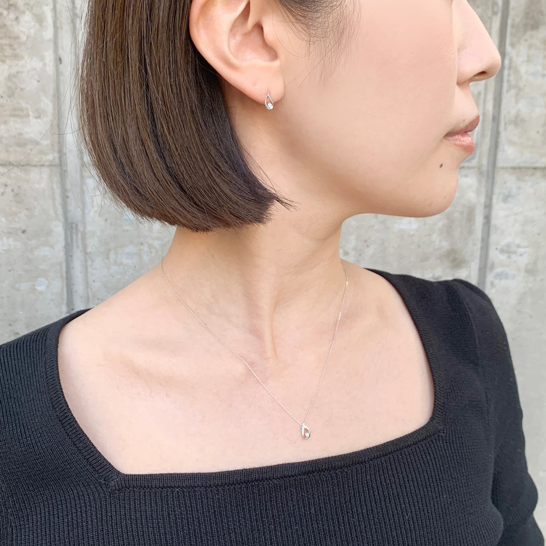 14K/10K White Gold Diamond Dew Drop Earrings - Model Image