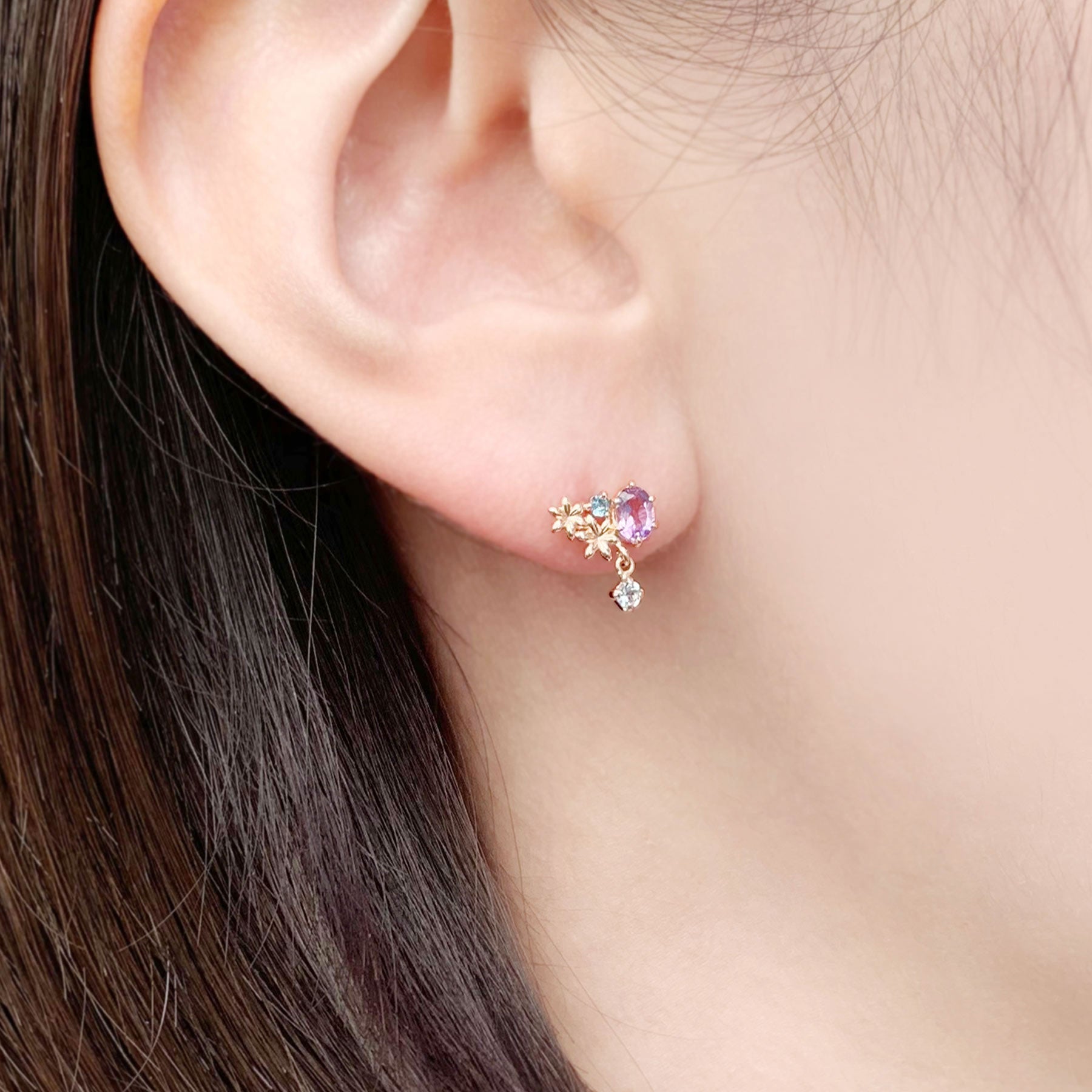 [Birth Flower Jewelry] February - Hyacinth Earrings (Rose Gold) - Model Image