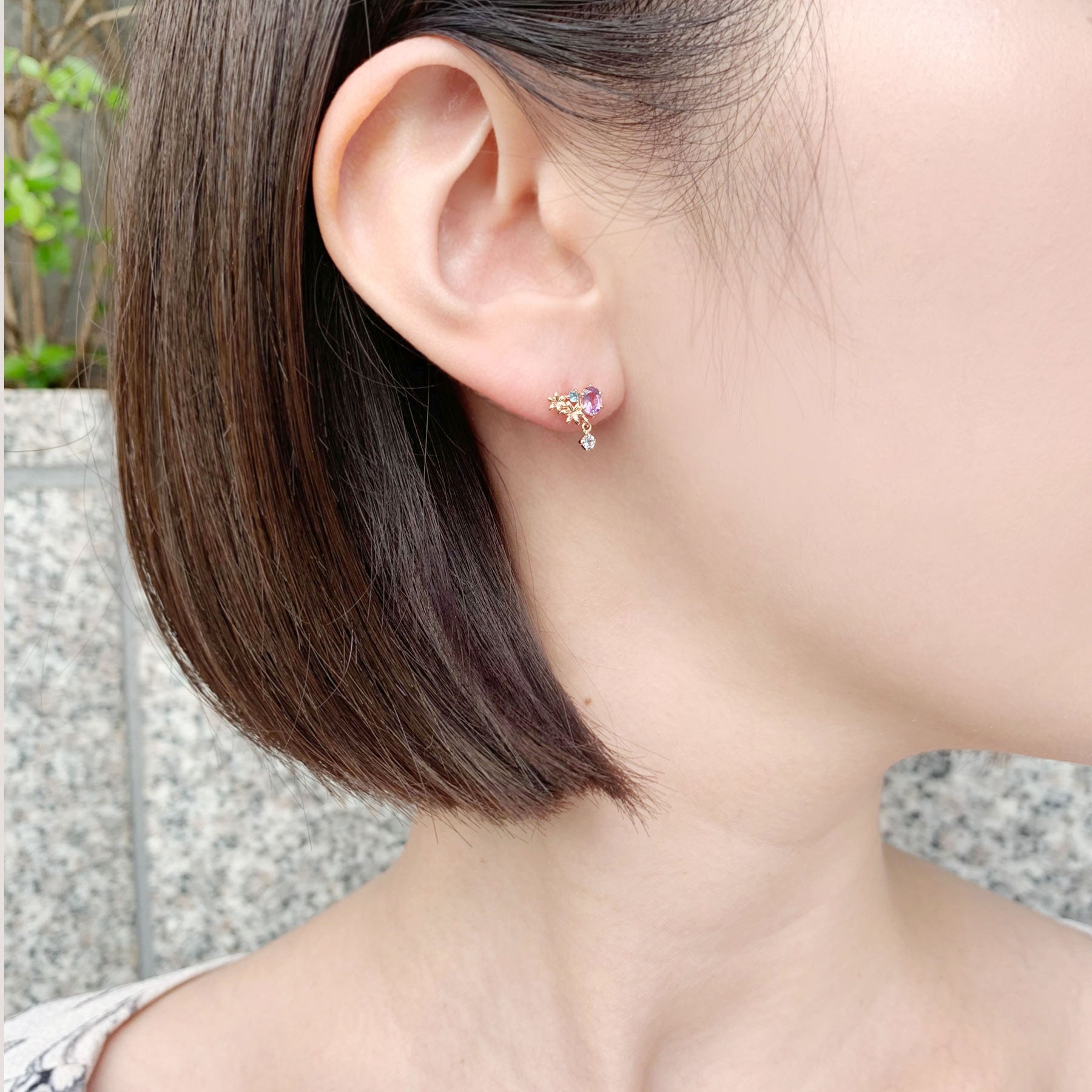 [Birth Flower Jewelry] February - Hyacinth Earrings (Rose Gold) - Model Image