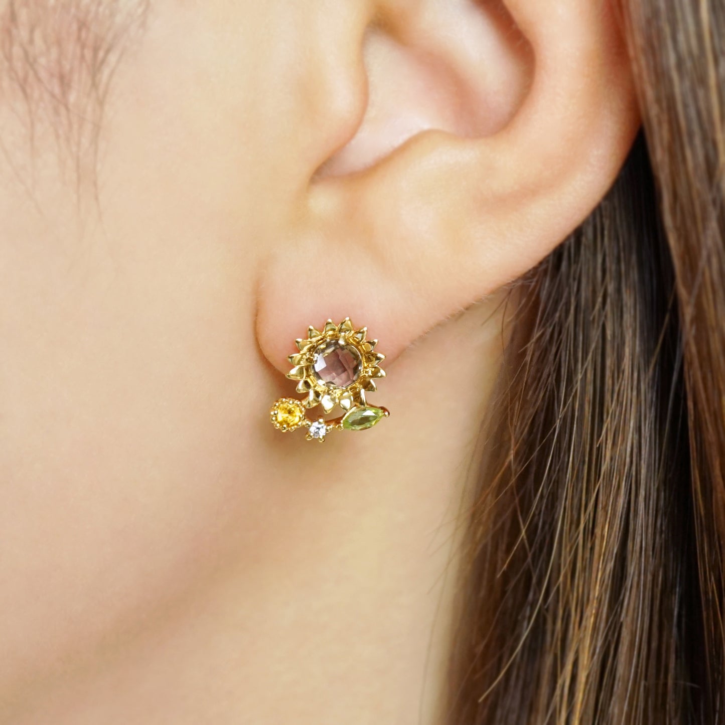 [Birth Flower Jewelry] August - Sunflower Earrings (10K / 925 Sterling Silver) - Model Image