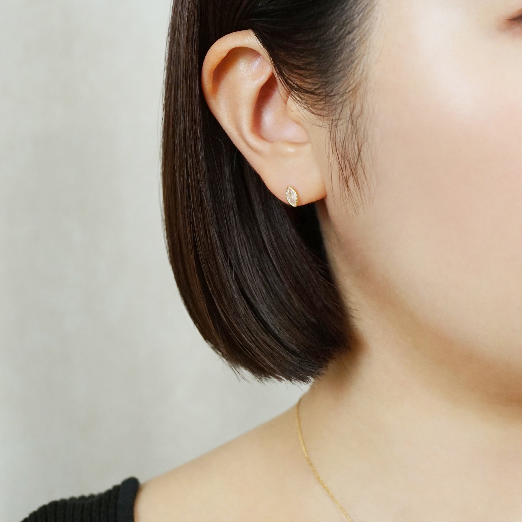 [Second Earrings] 18K Moonstone Marquise Cut Earrings (Yellow Gold) - Model Image