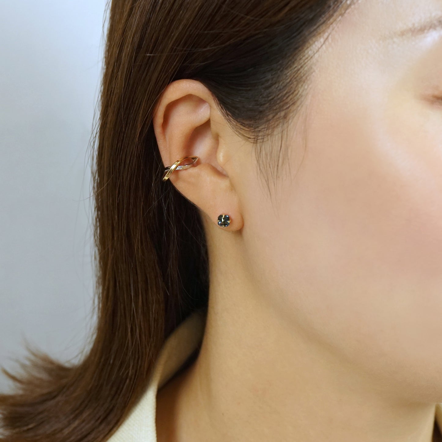 [Second Earrings] 18K London Blue Topaz Earrings (Yellow Gold) - Model Image