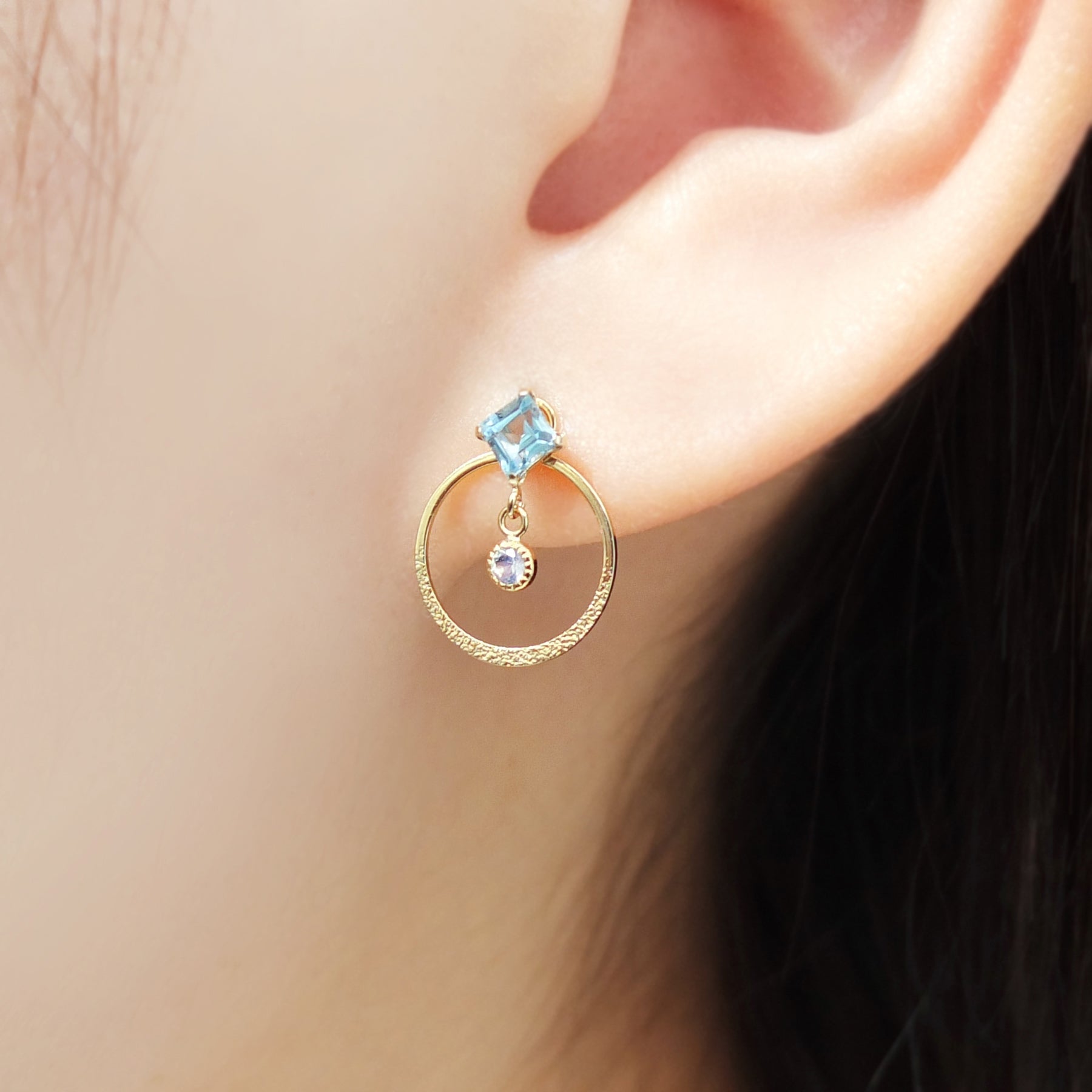 18K/10K Swiss Blue Topaz Circle 2Way Earrings (Yellow Gold) - Model Image