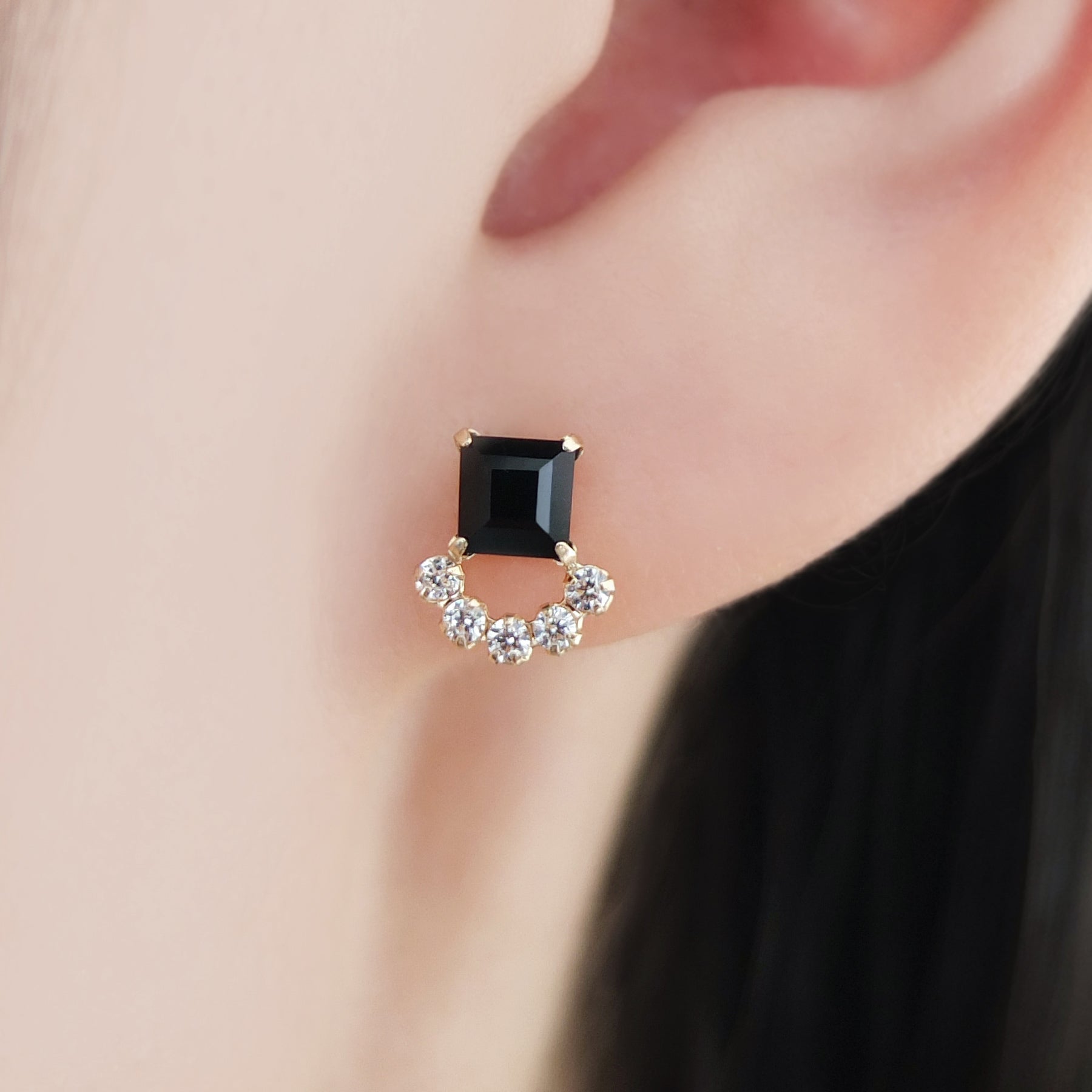 18K / 10K Yellow Gold Onyx Small Earrings - Model Image