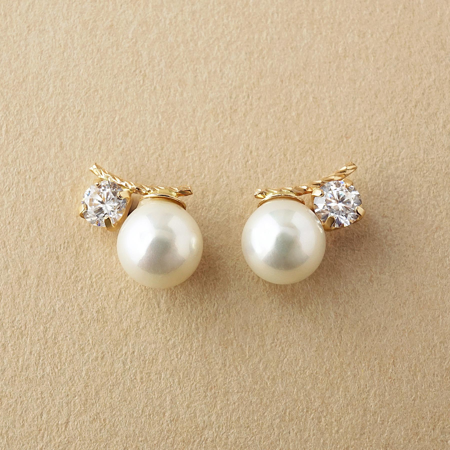 10K Shell Pearl Cubic Zirconia Meteor Earrings (Yellow Gold) - Product Image