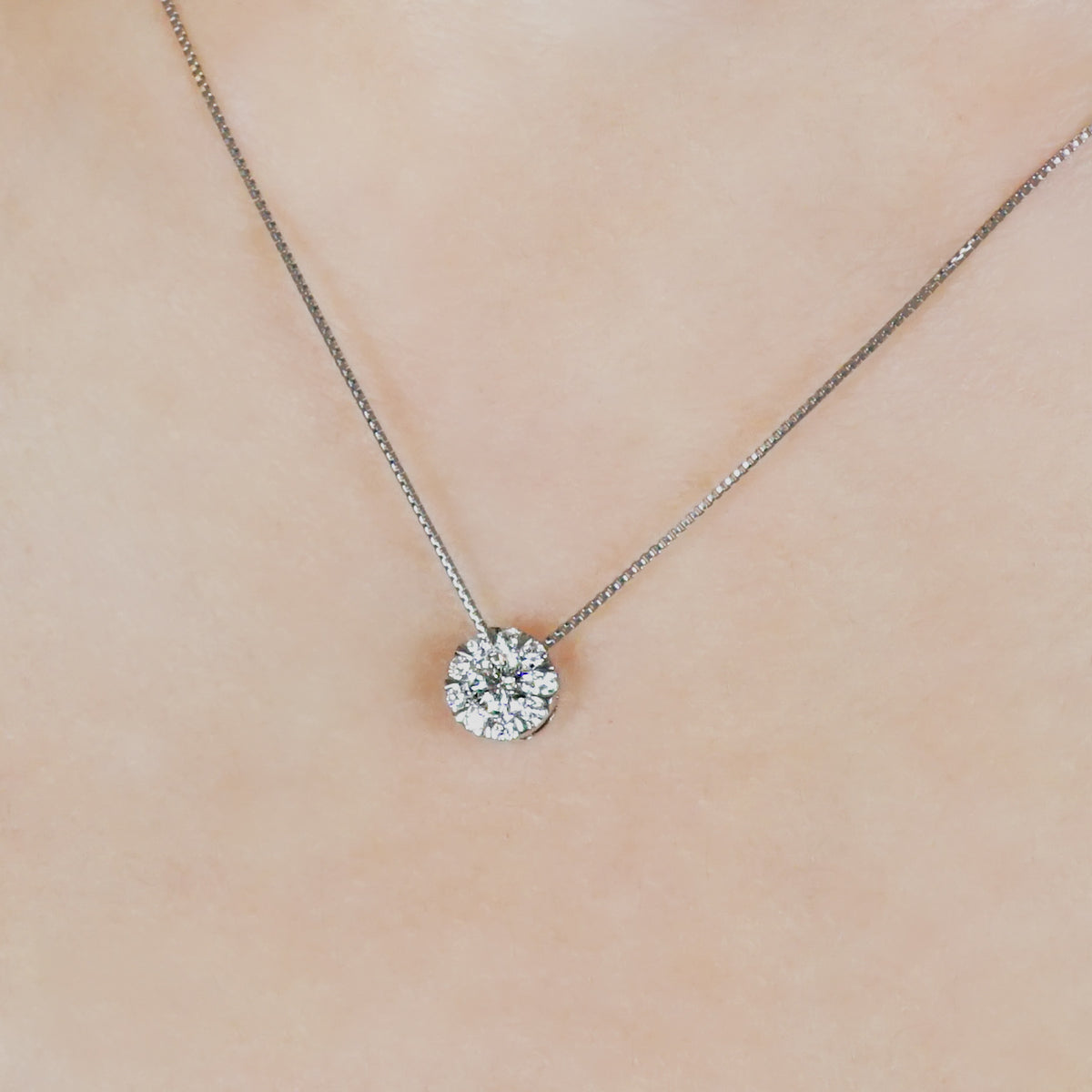 Platinum Diamond Necklace [EX Full Moon] - Model Image