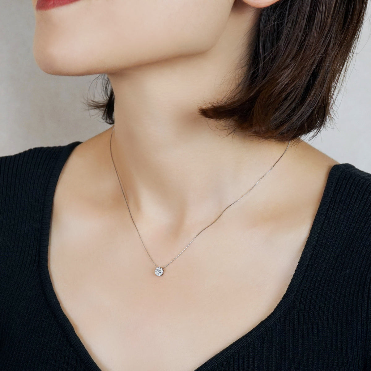 Platinum Diamond Necklace [EX Full Moon] - Model Image