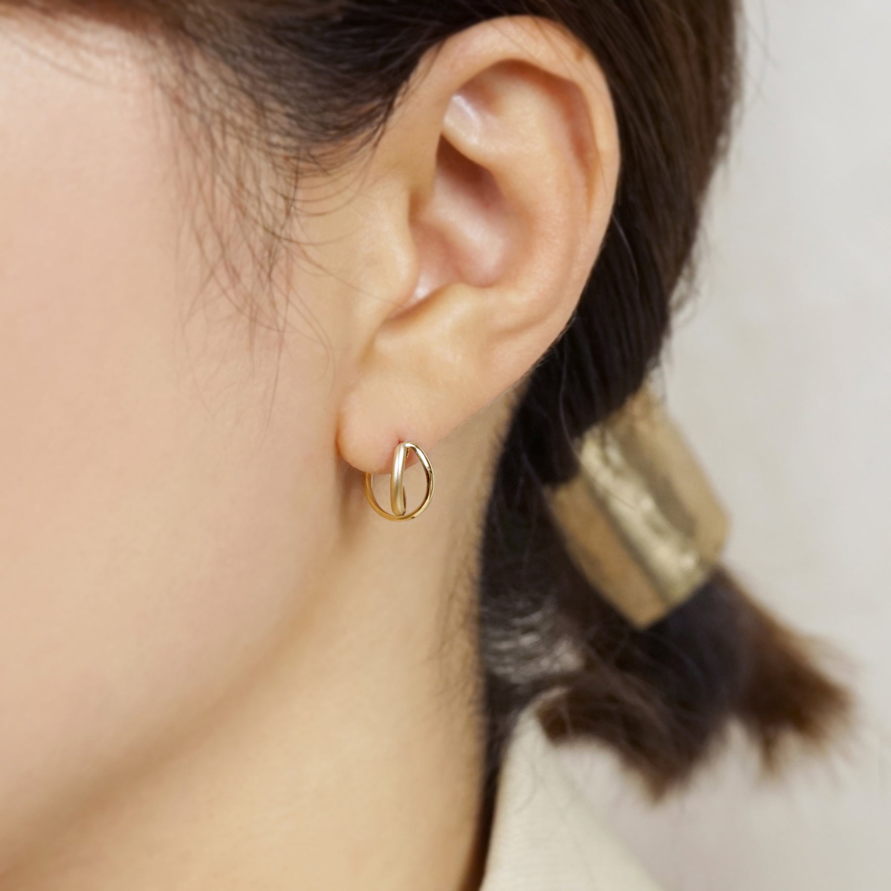 10K Crossover Hoop Earrings XS (Yellow Gold) - Model Image