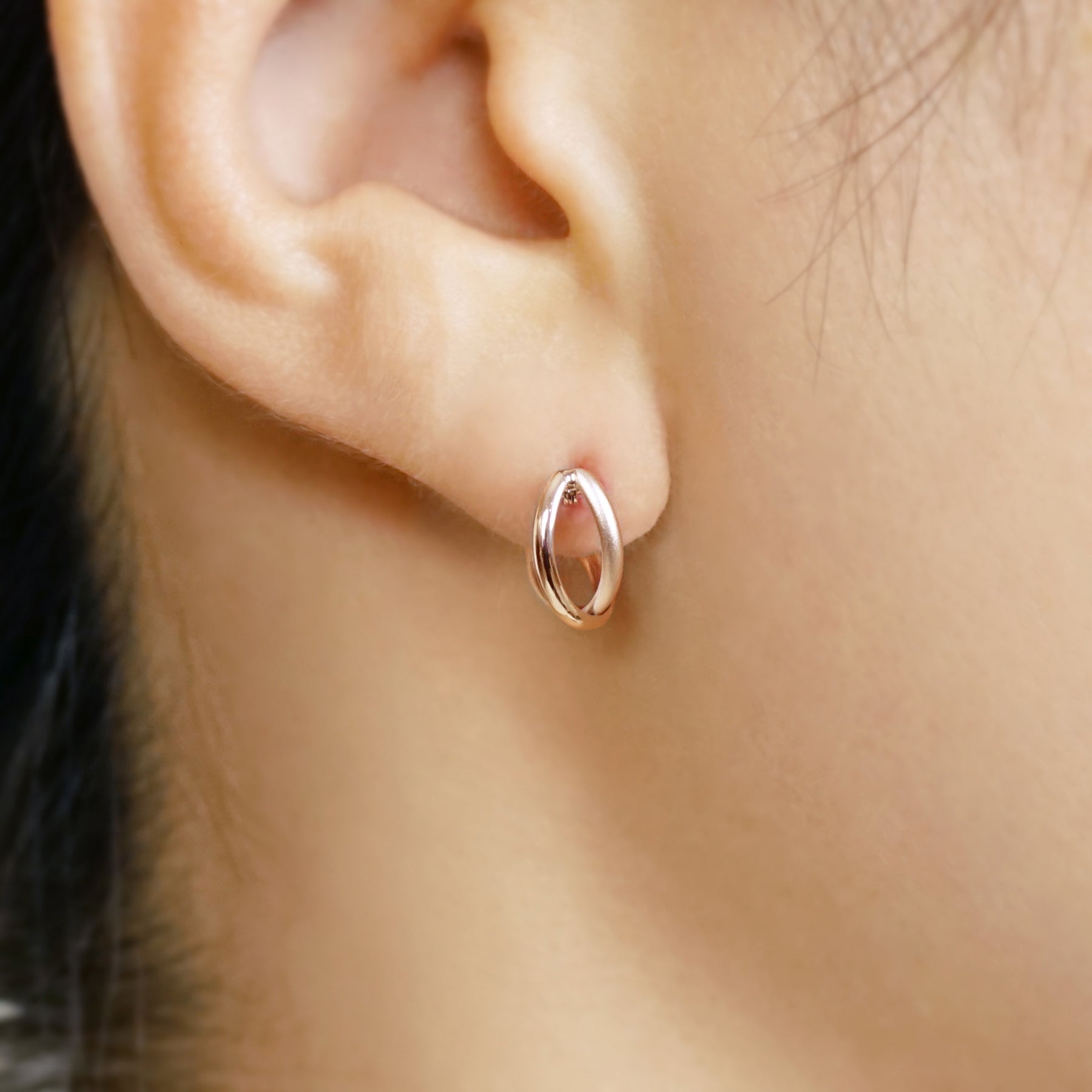10K Crossover Hoop Earrings XS (Rose Gold) - Model Image