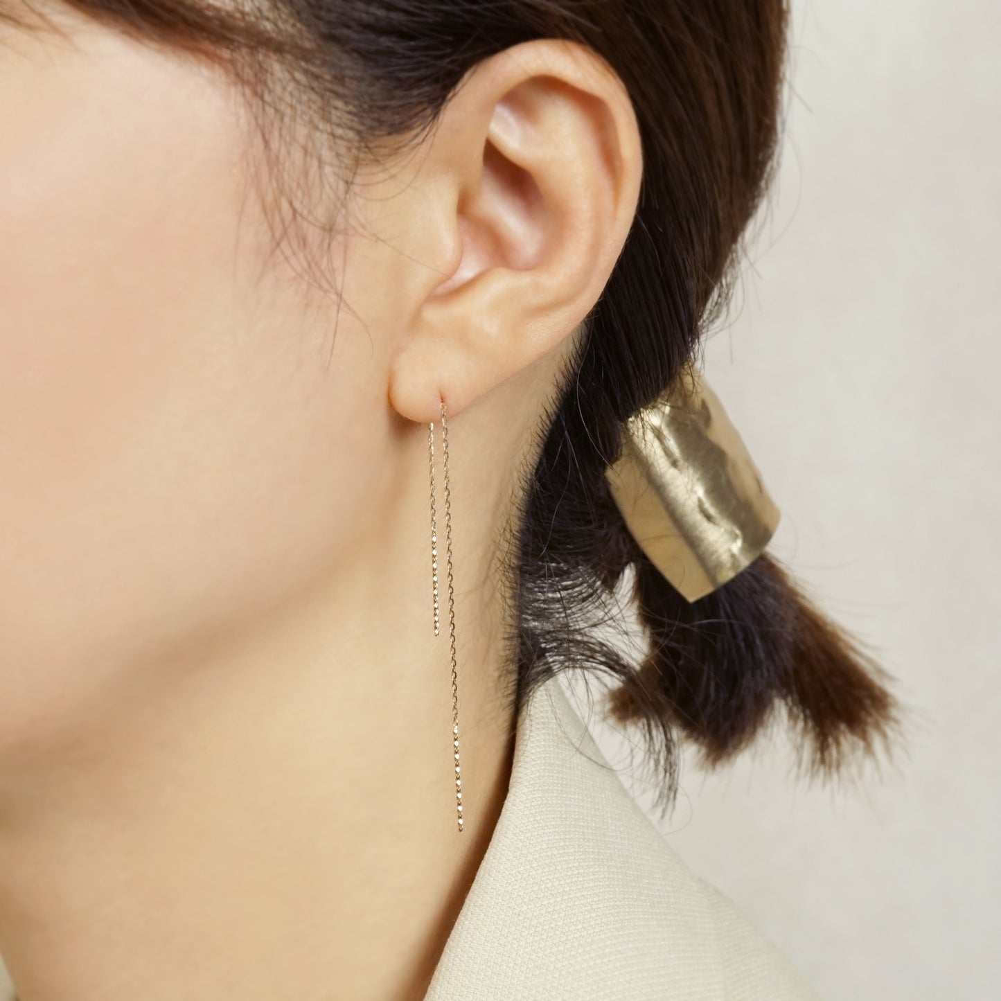 10K Diamond-Cut Bar Threader Earrings (Yellow Gold) - Model Image