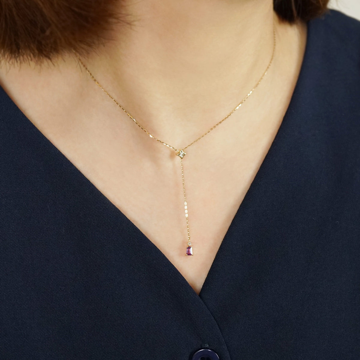 [Limited Quantity] 10K Diamond Windsor Sapphire 2Way Adjustable Necklace (Yellow Gold) - Model Image
