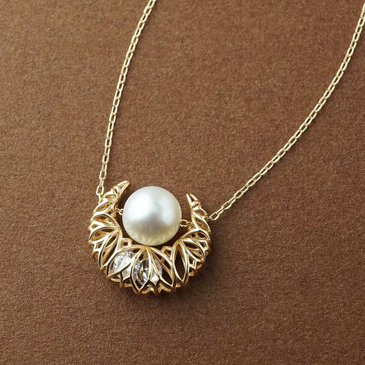 [Pannier] 10K Akoya Pearl Moon Necklace (Yellow Gold) - Product Image