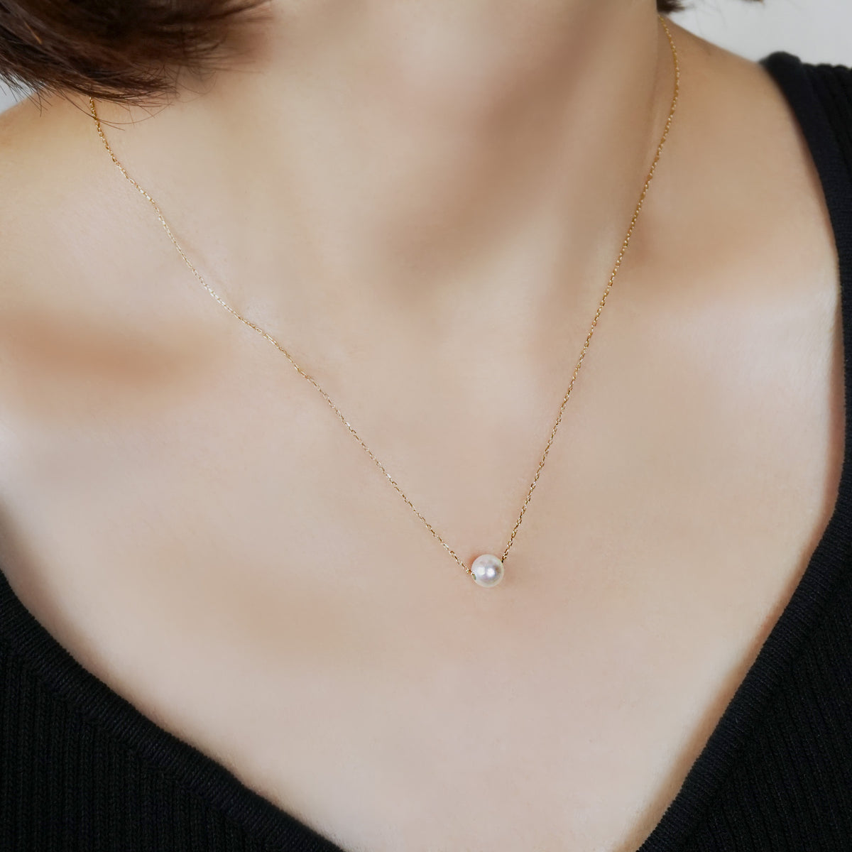 [Pannier] 10K Akoya Pearl Moon Necklace (Yellow Gold) - Model Image