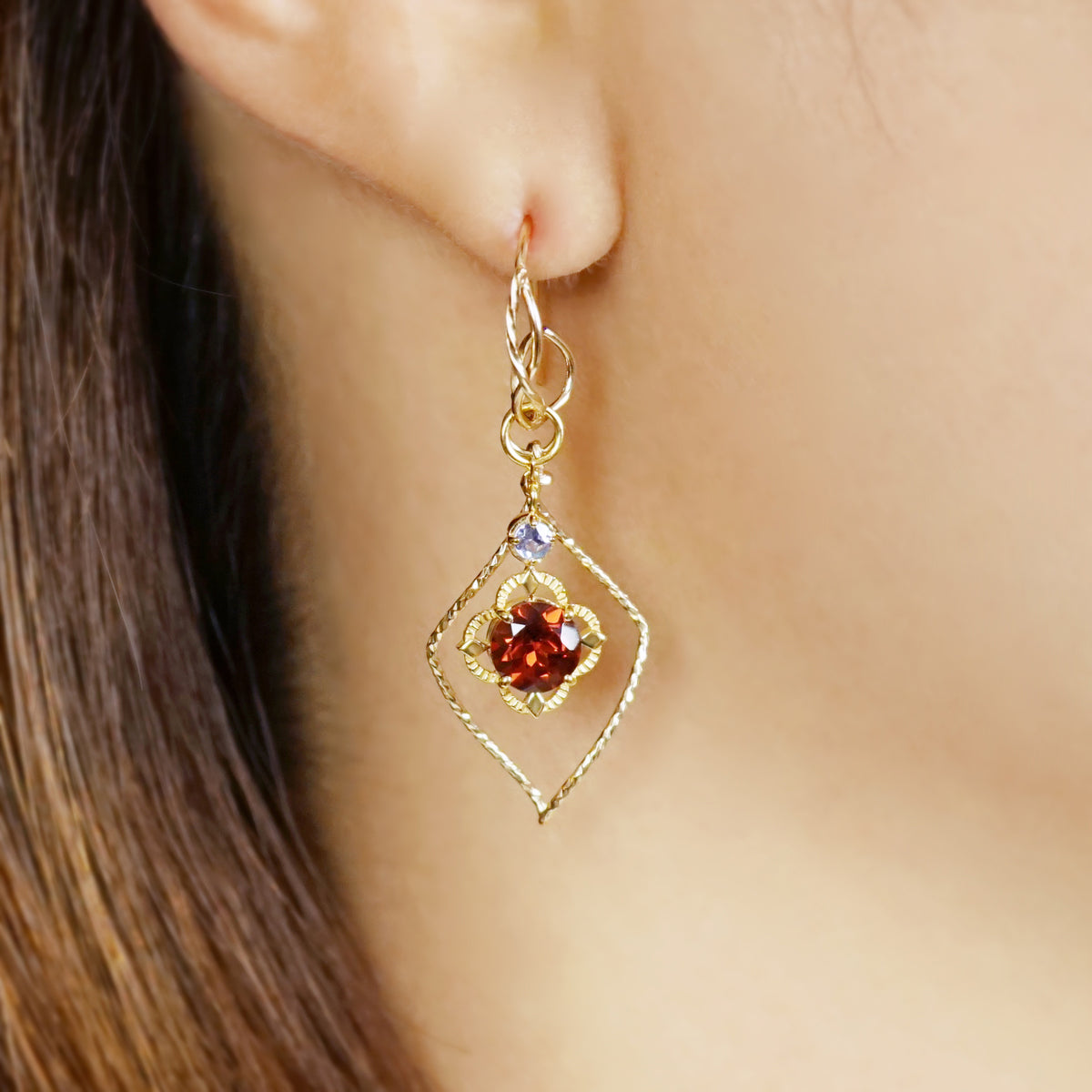 [Palette] Gold Filled / 925 Sterling Silver Garnet Earring Charm Set [On Stage] (Large Link) - Model Image