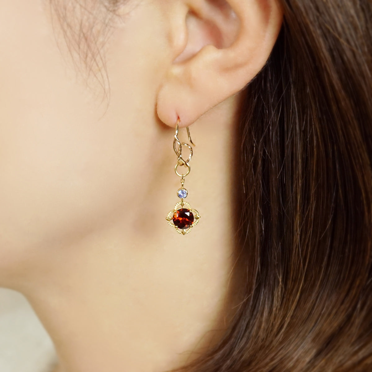 [Palette] Gold Filled / 925 Sterling Silver Garnet Earring Charm Set [On Stage] (Large Link) - Model Image