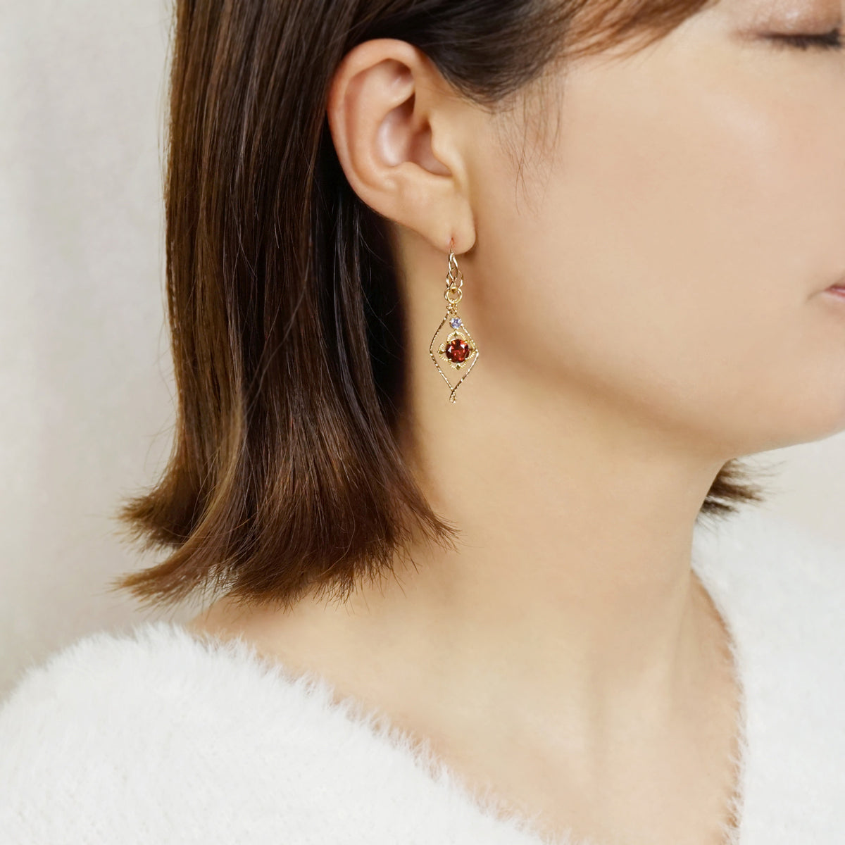 [Palette] Gold Filled / 925 Sterling Silver Garnet Earring Charm Set [On Stage] (Large Link) - Model Image