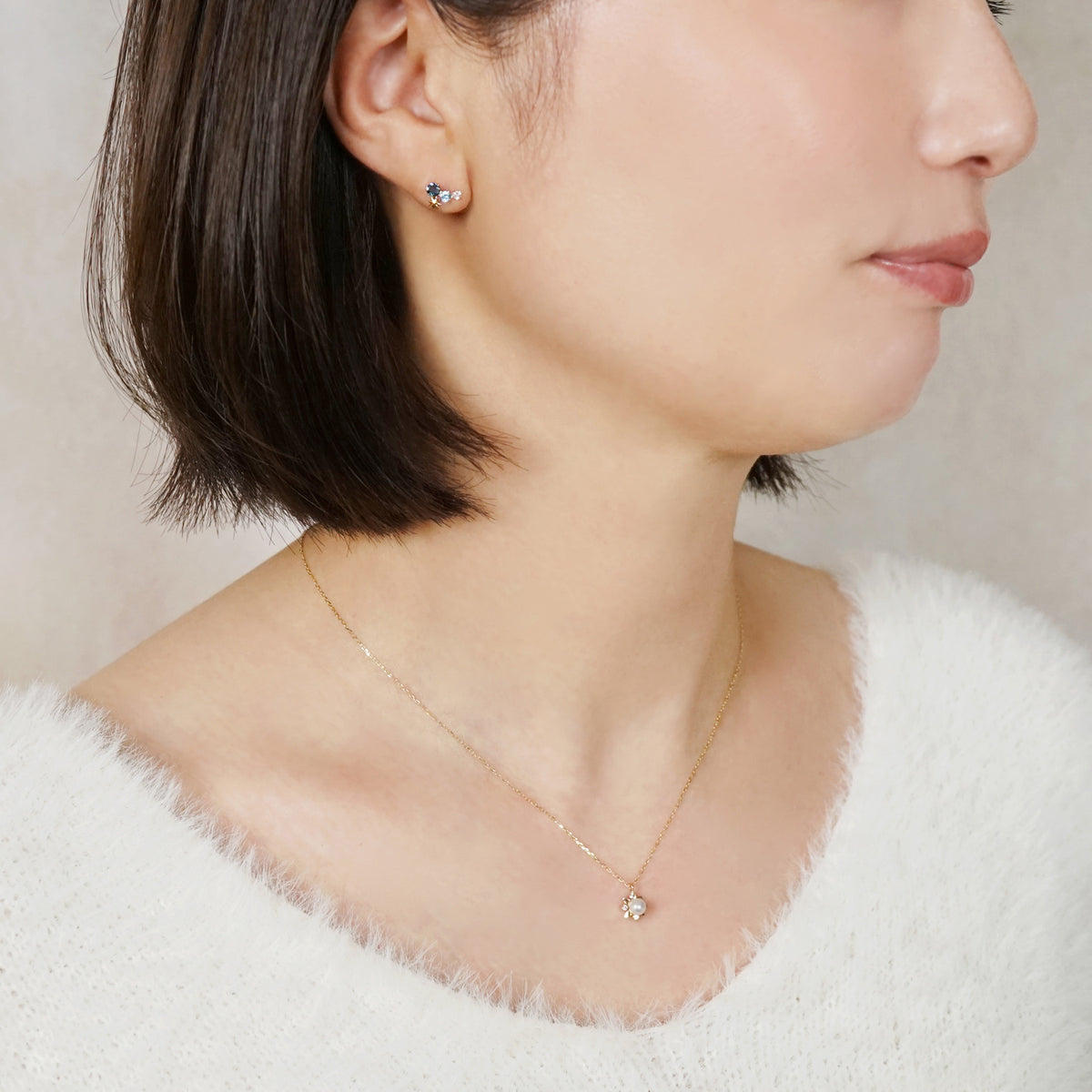 [Debut] 10K Blue Topaz Earrings [Curtain Up] (Yellow Gold) - Model Image