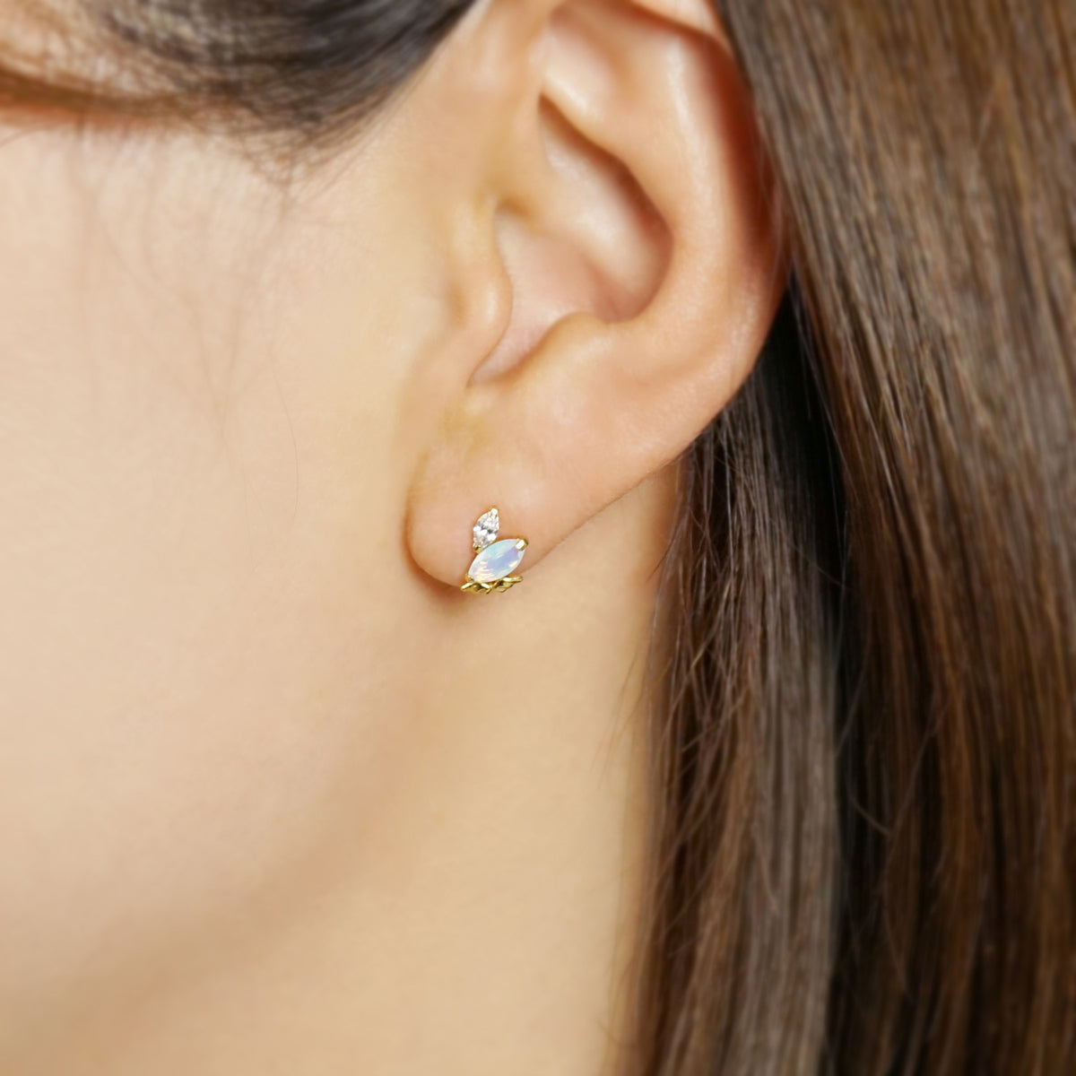 [Debut] Gold Filled / 925 Sterling Silver / 10K Pearl Earrings [Door Knocker] - Model Image