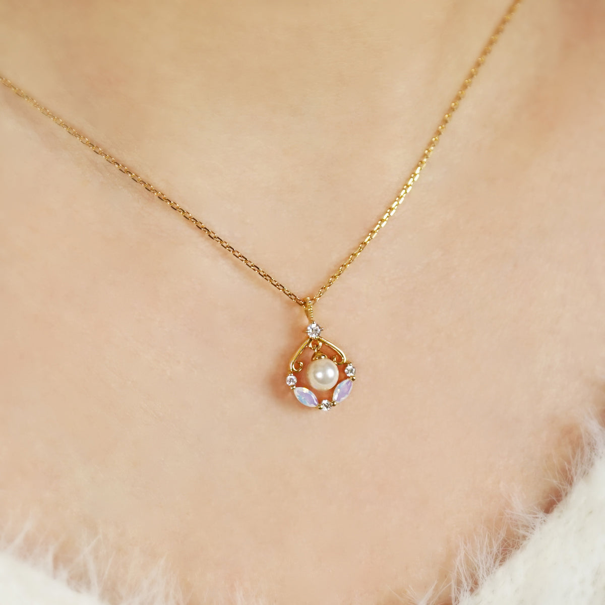 [Debut] 925 Sterling Silver Pearl Necklace [Door Knocker] - Model Image