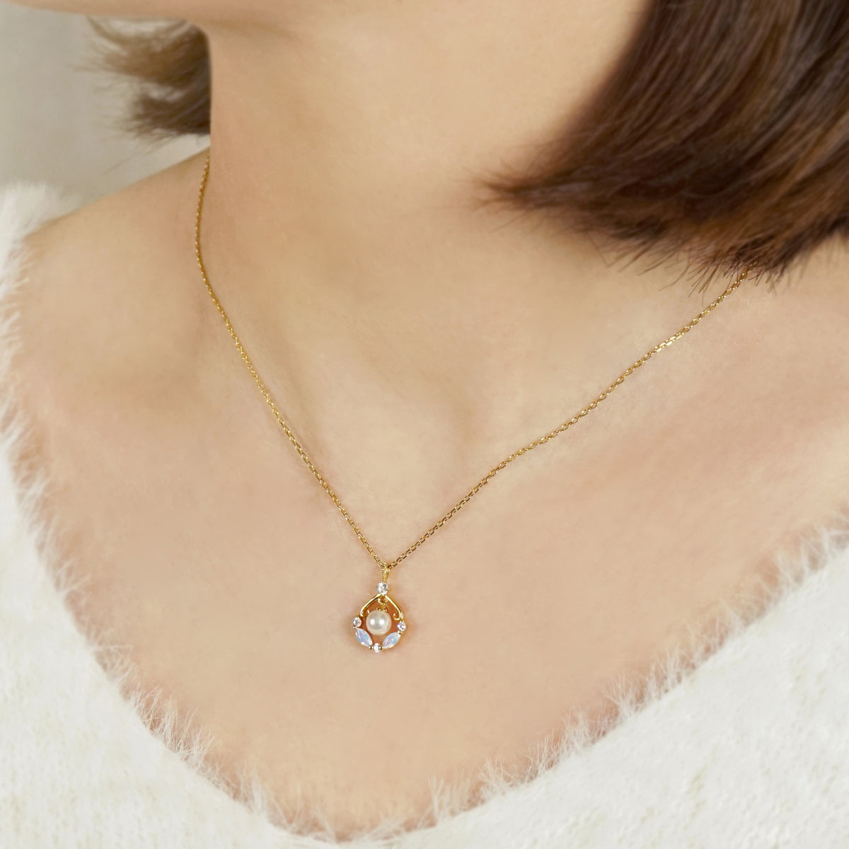 [Debut] 925 Sterling Silver Pearl Necklace [Door Knocker] - Model Image