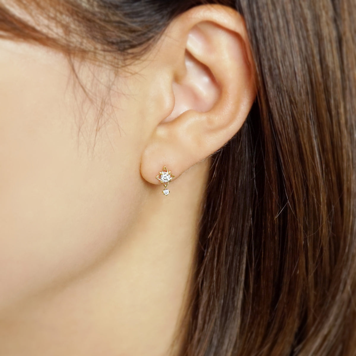 [Debut] 10K Moissanite Earrings [Spotlight] (Yellow Gold) - Model Image