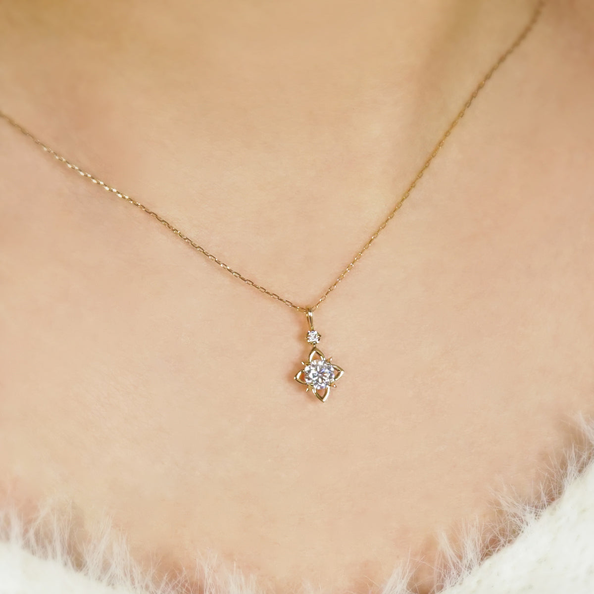 [Debut] 10K Moissanite Necklace [Spotlight] (Yellow Gold) - Model Image