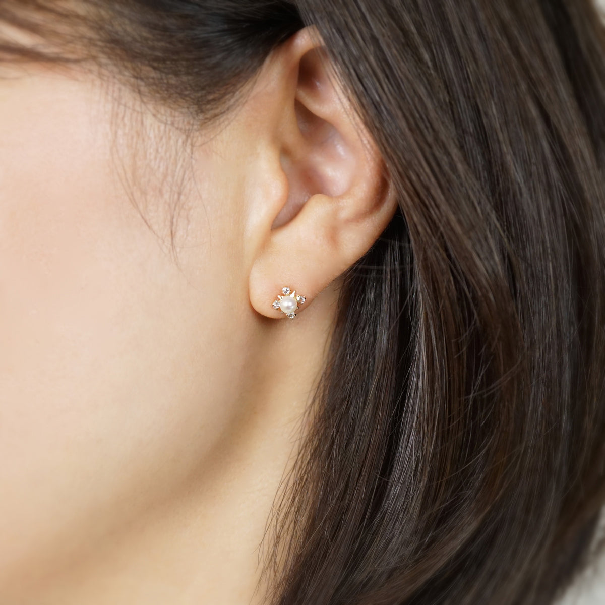 [Debut] 10K Freshwater Pearl 2Way Earrings [Top Star] (Yellow Gold) - Model Image