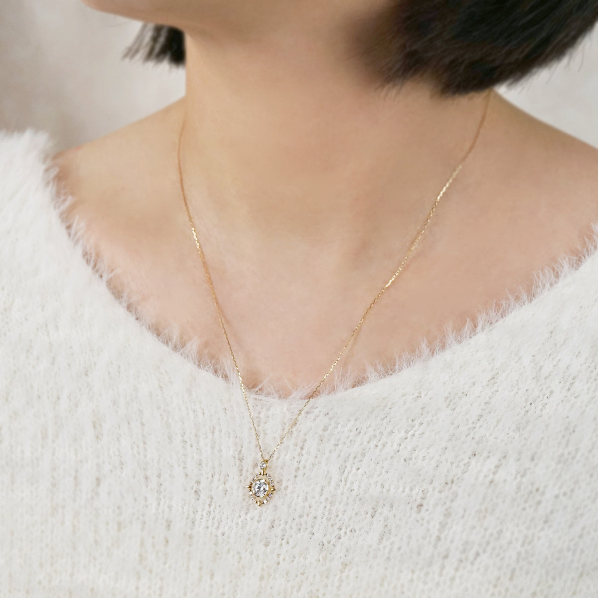 [Debut] 10K Moissanite Necklace [Shining Mirror] (Yellow Gold) - Model Image