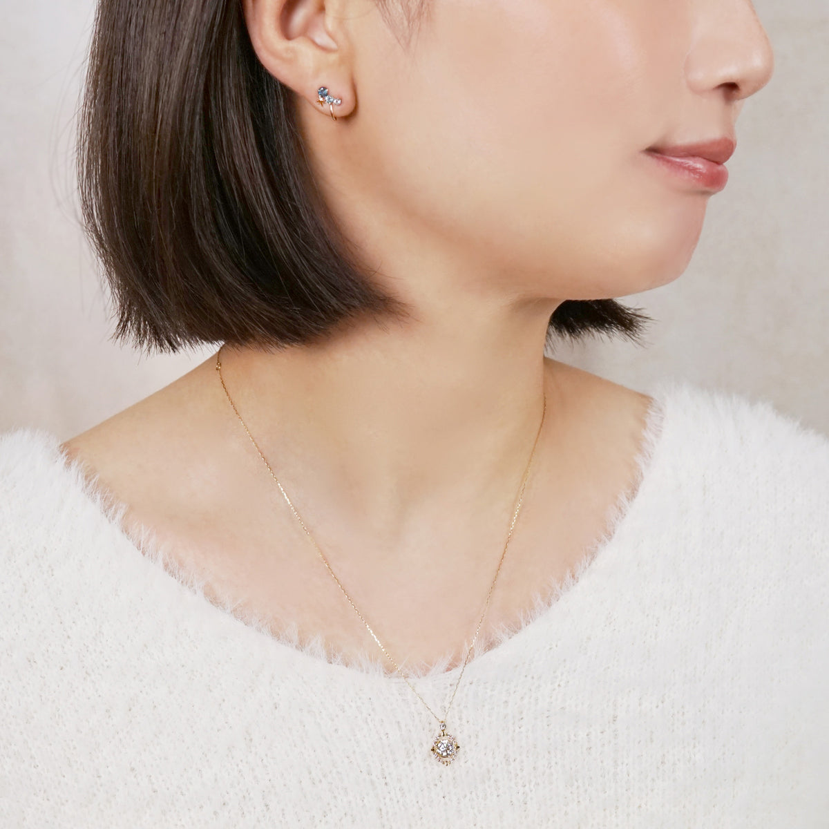 [Debut] 10K Moissanite Necklace [Shining Mirror] (Yellow Gold) - Model Image