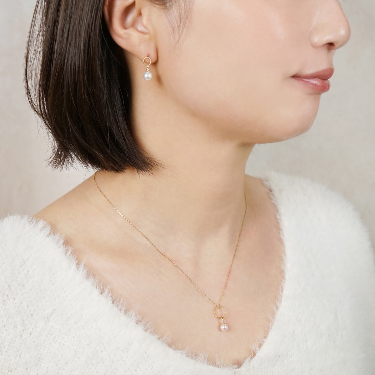 [Debut] 18K/10K Akoya Pearl Earrings [Perfume] (Yellow Gold) - Model Image