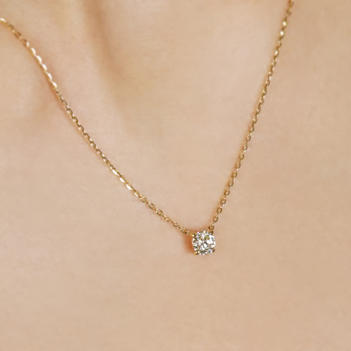 [Limited Quantity] 18K Diamond Solitaire Necklace (Yellow Gold) - Model Image