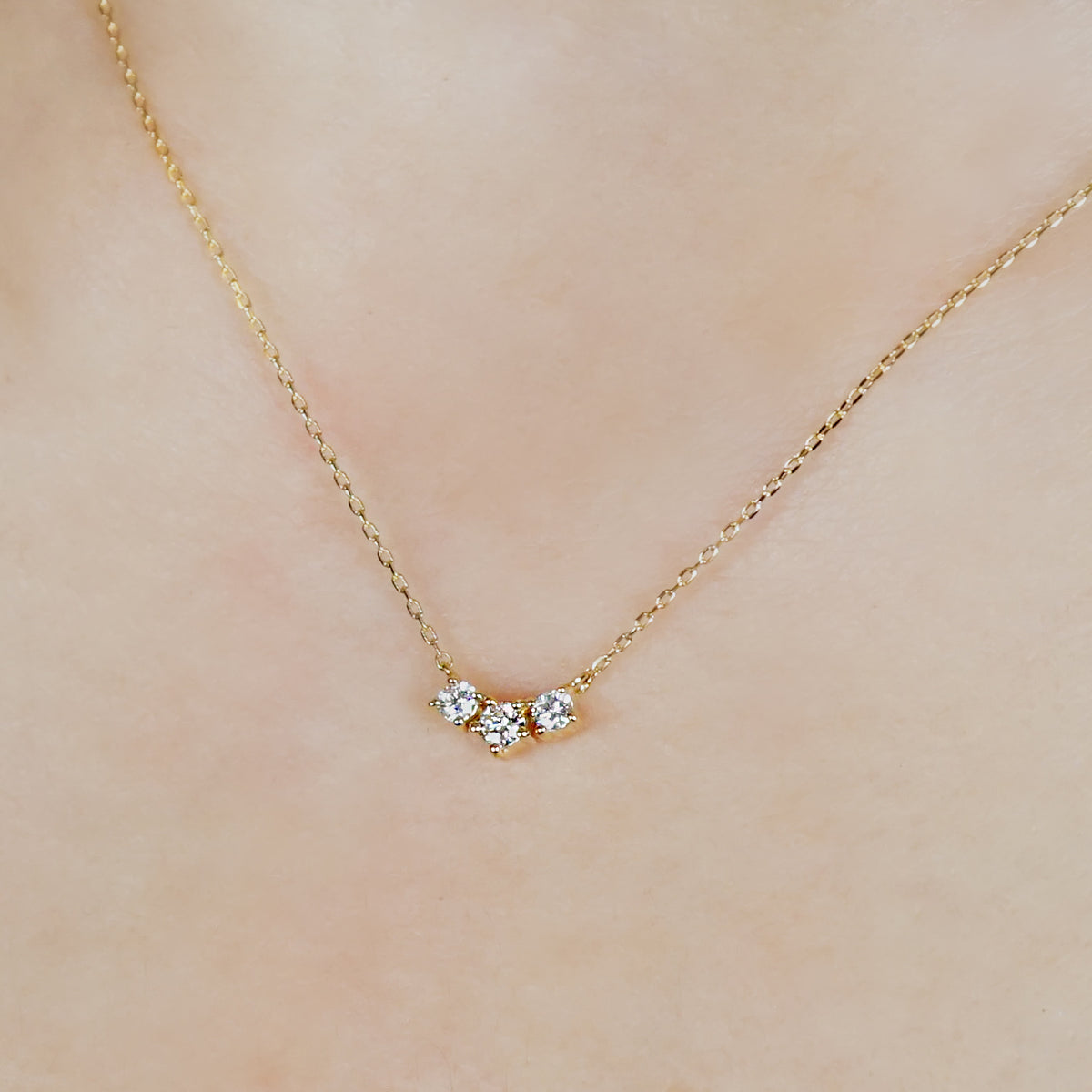 18KYellow Gold Trilogia Diamond Necklace L - Model Image