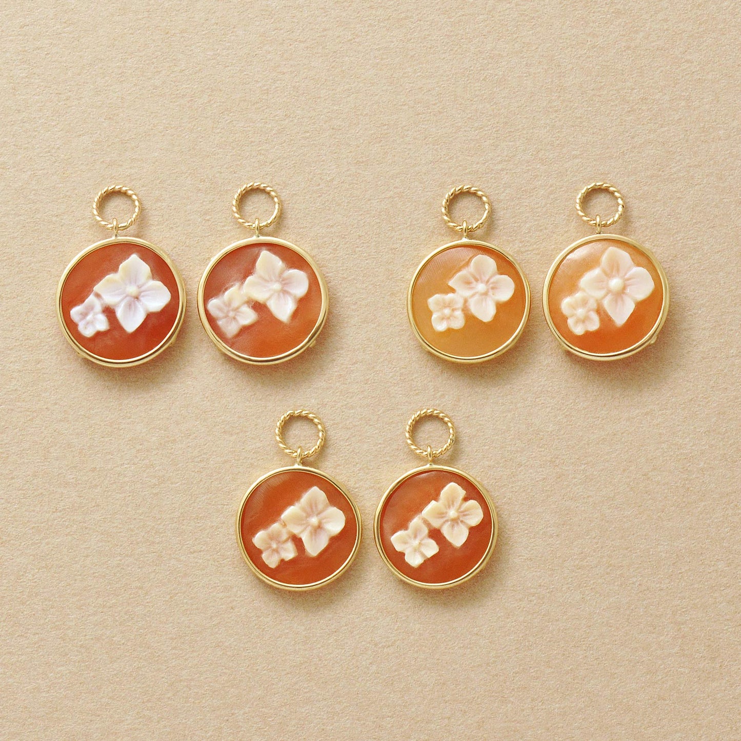 [Palette] 10K Shell Cameo Flower Earrings Set (Yellow Gold)