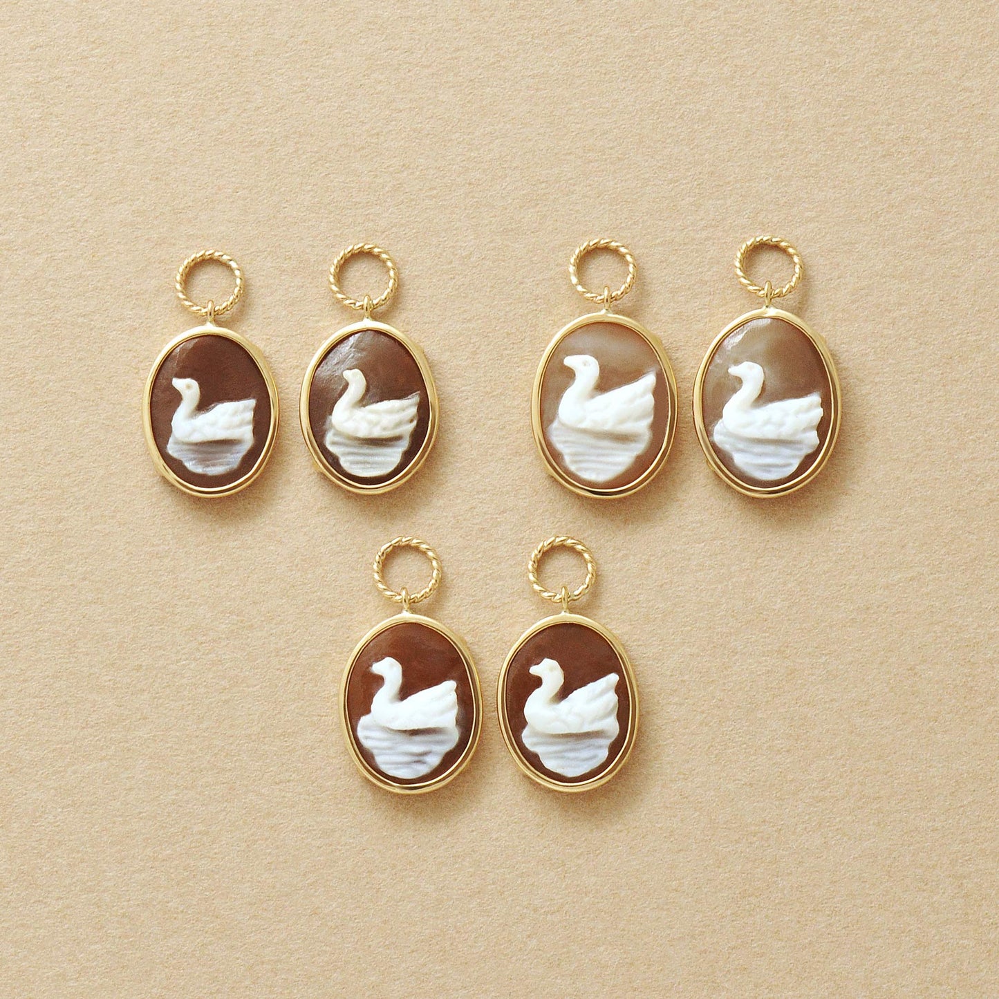 [Palette] 10K Shell Cameo Swan Earrings Set (Yellow Gold)