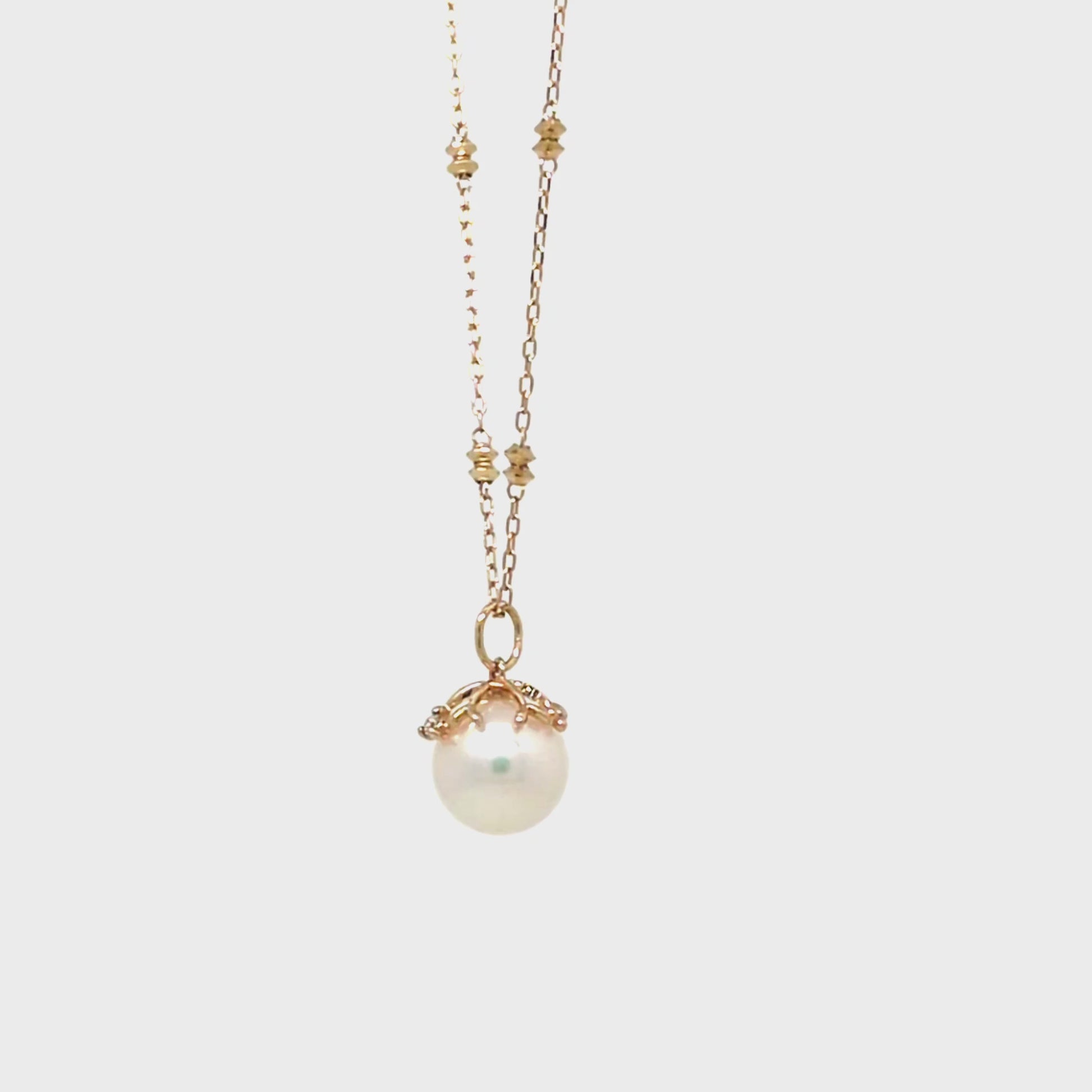 10K Akoya Pearl Necklace & Charm Set [Mistletoe] (Yellow Gold) - Product Video