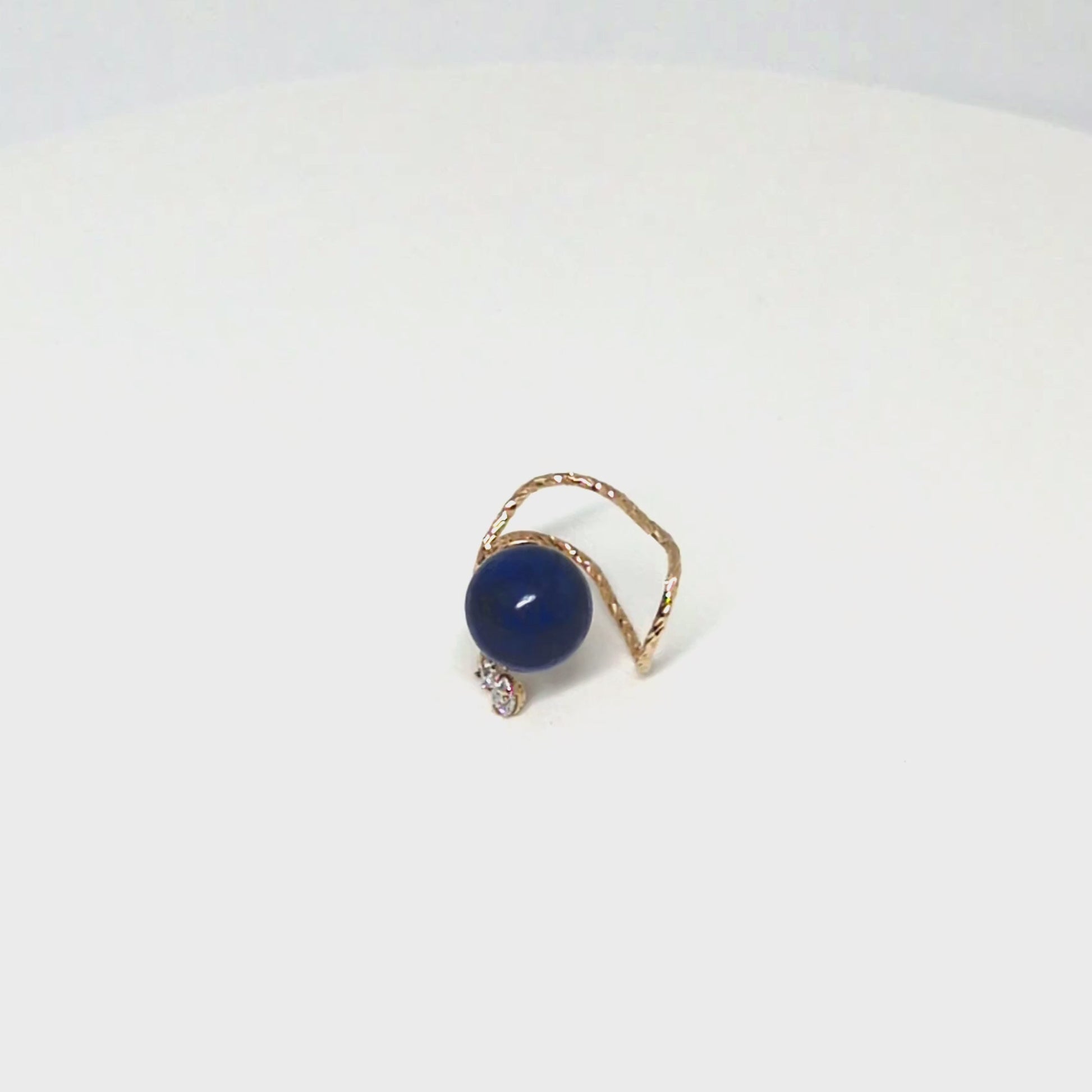 10K Lapis Lazuli Moissanite Ear Cuff [Planet] (Yellow Gold) - Product Video