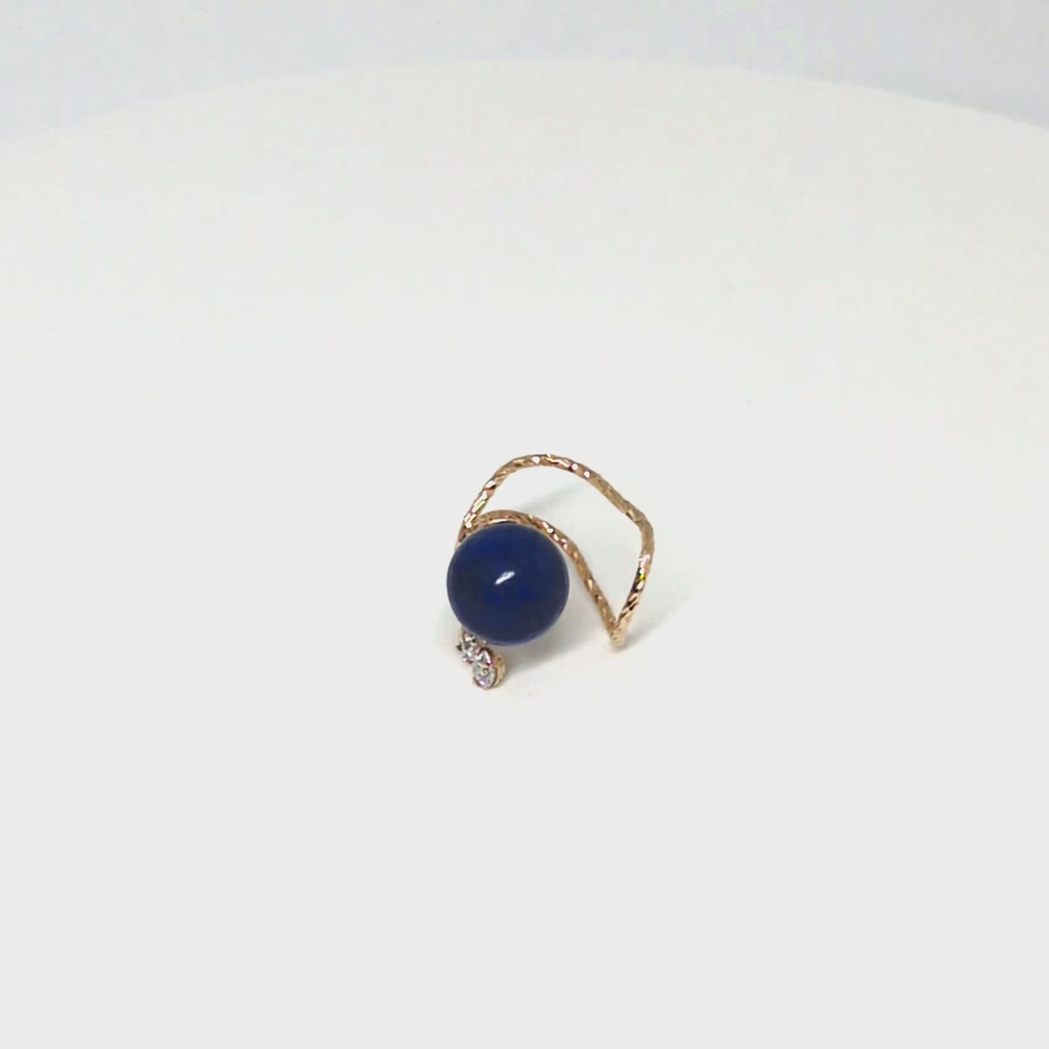 10K Lapis Lazuli Moissanite Ear Cuff [Planet] (Yellow Gold) - Product Video