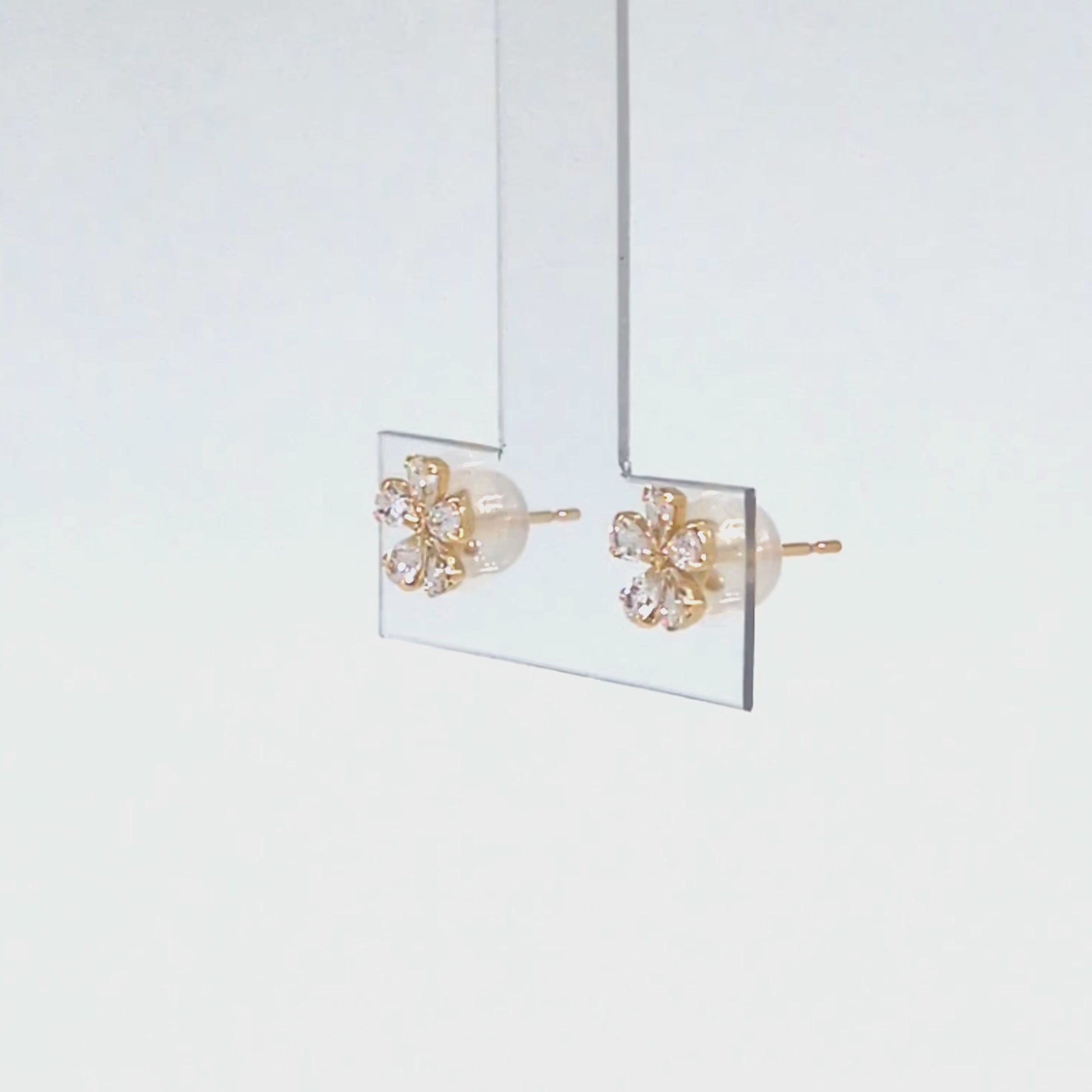 [WEB Exclusive] 10K Cubic Zirconia Flower Earrings (Yellow Gold) - Product Video