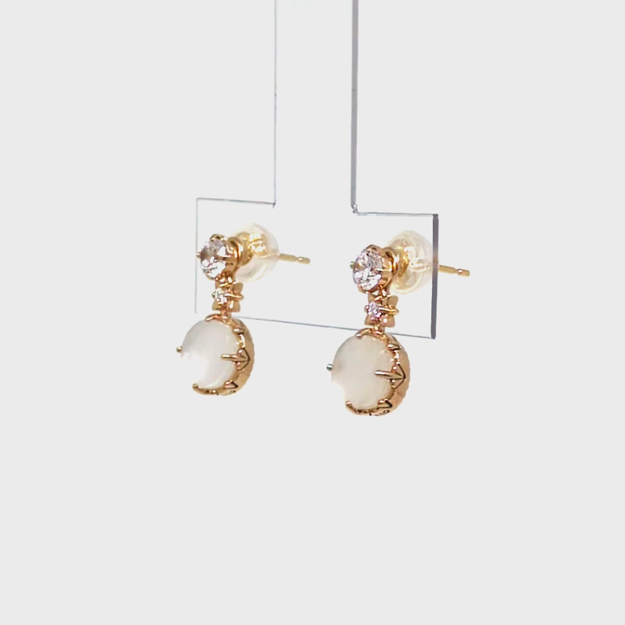 18K/10K White Shell Multi-Way Earrings [Edelweiss] (Yellow Gold) - Product Video