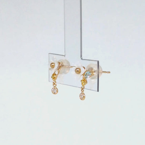 [WEB Exclusive] 10K White Shell Floral Earrings (Yellow Gold) - Product Video