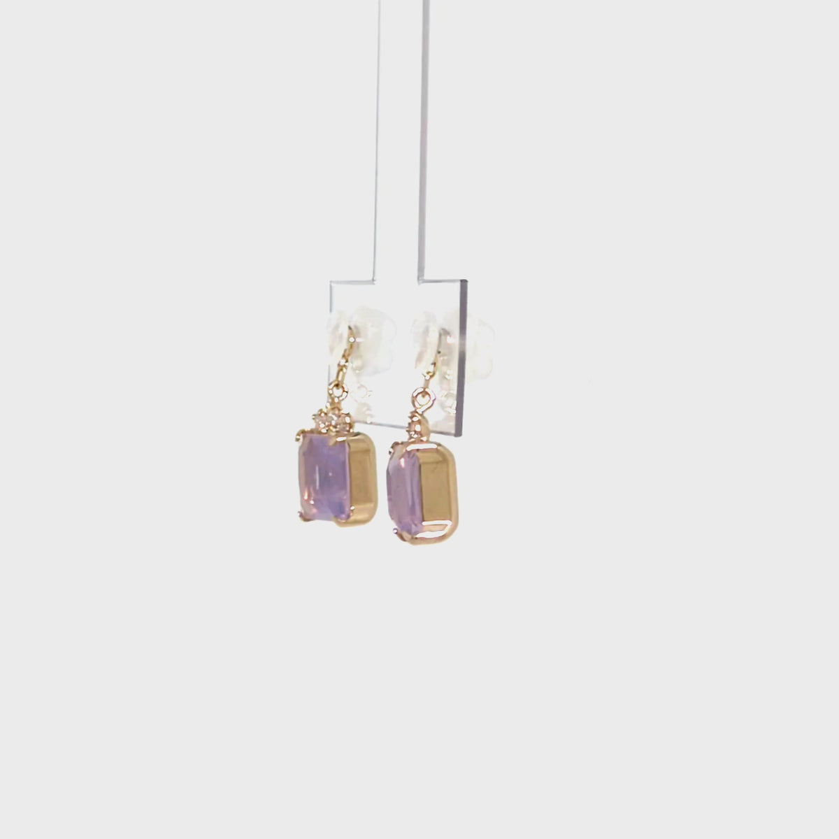 [Palette] 10K Moonlight Amethyst Charms [Powder] (Yellow Gold) - Product Video