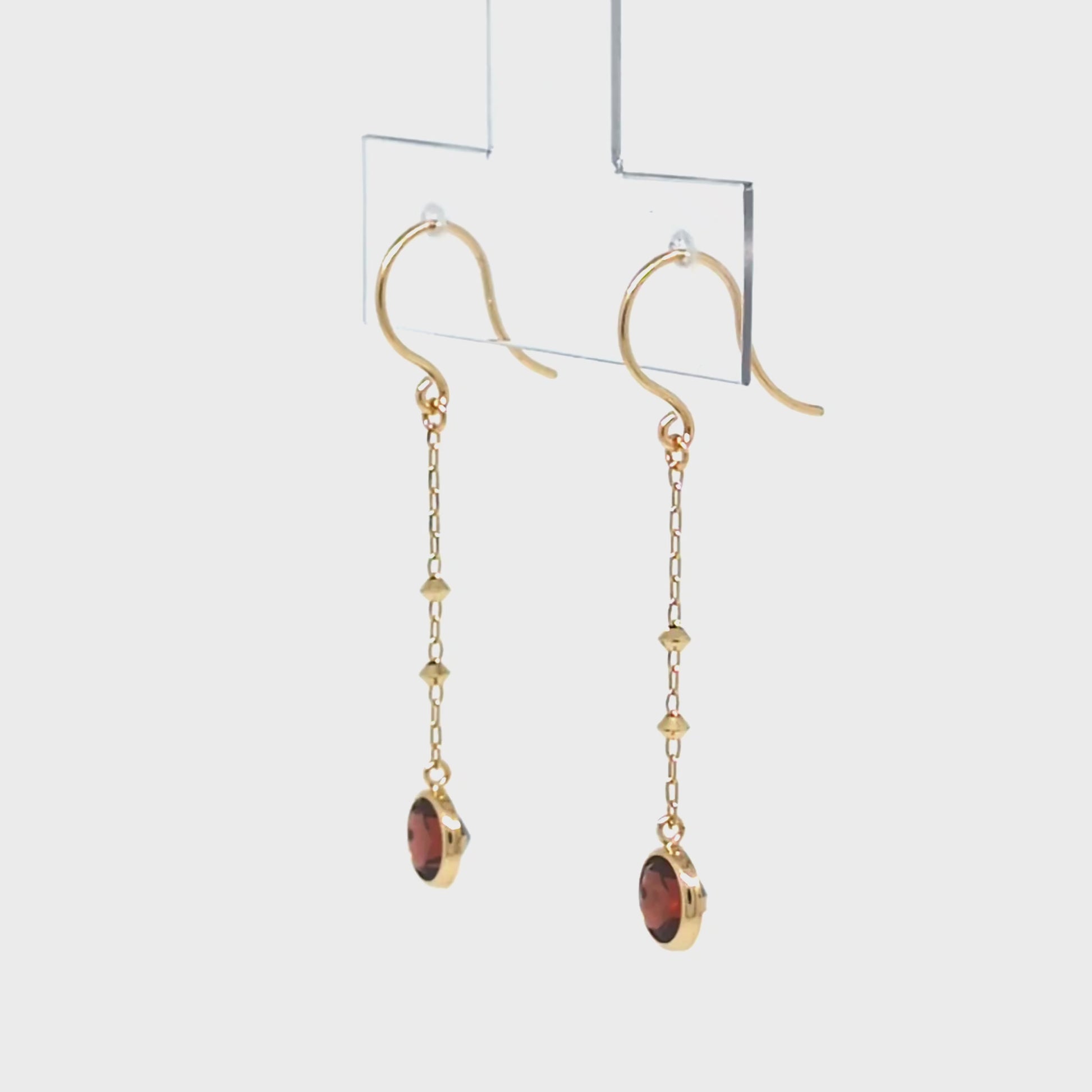 [WEB Exclusive] 10K Garnet Circle Swinging Earrings (Yellow Gold) - Product Video