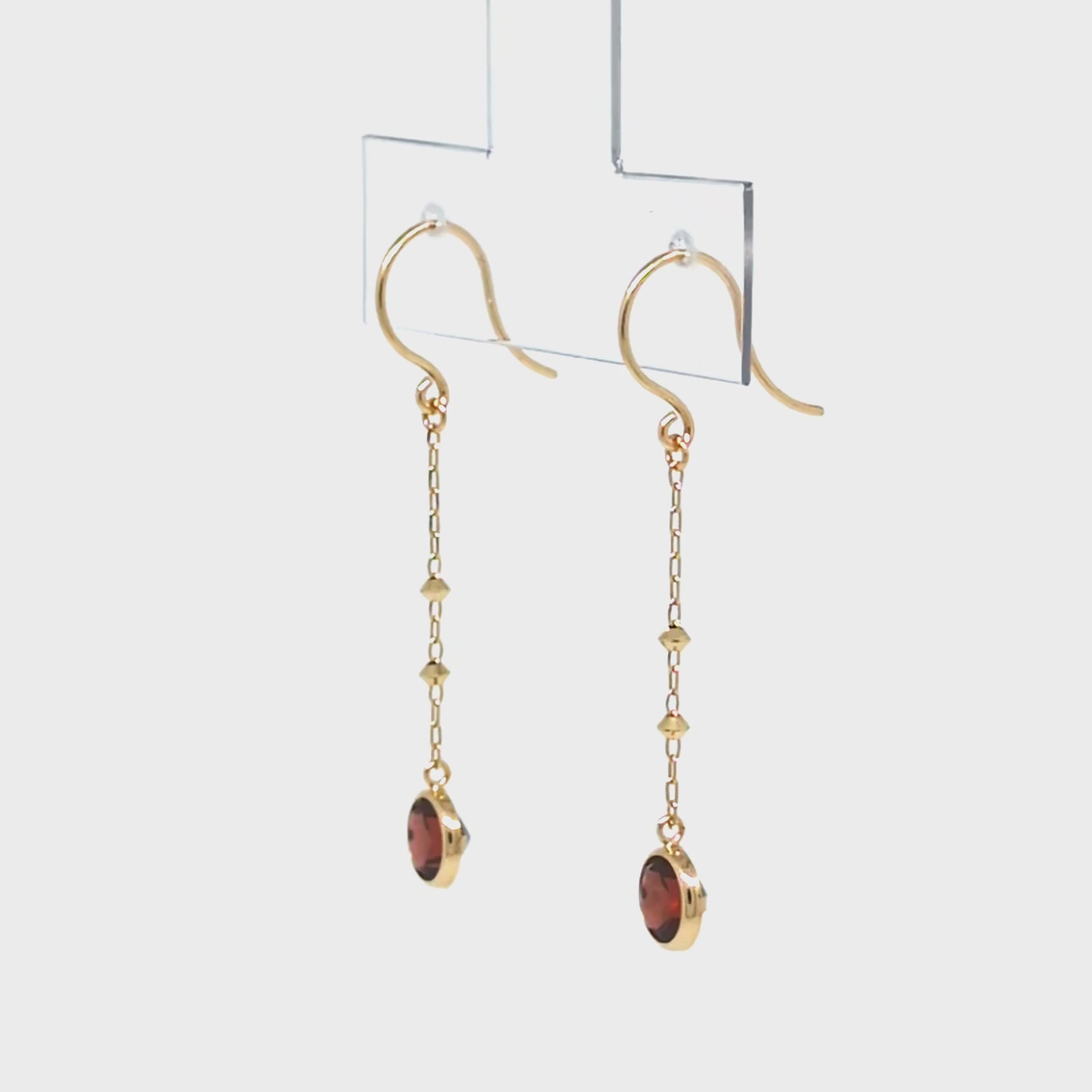[WEB Exclusive] 10K Garnet Circle Swinging Earrings (Yellow Gold) - Product Video