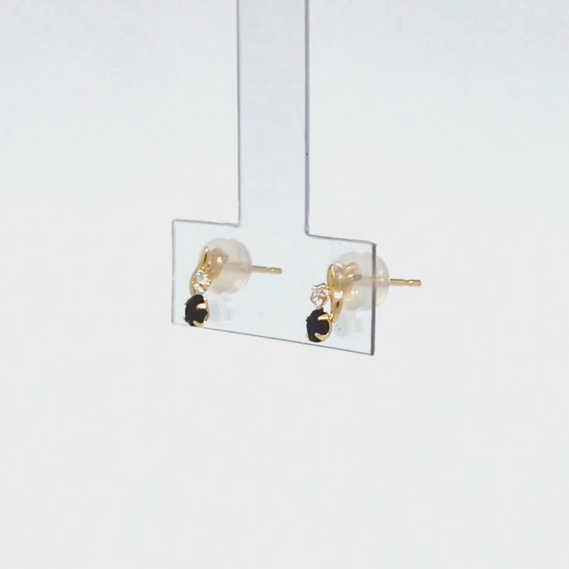 [WEB Exclusive] 10K Onyx Simple Earrings (Yellow Gold) - Product Video